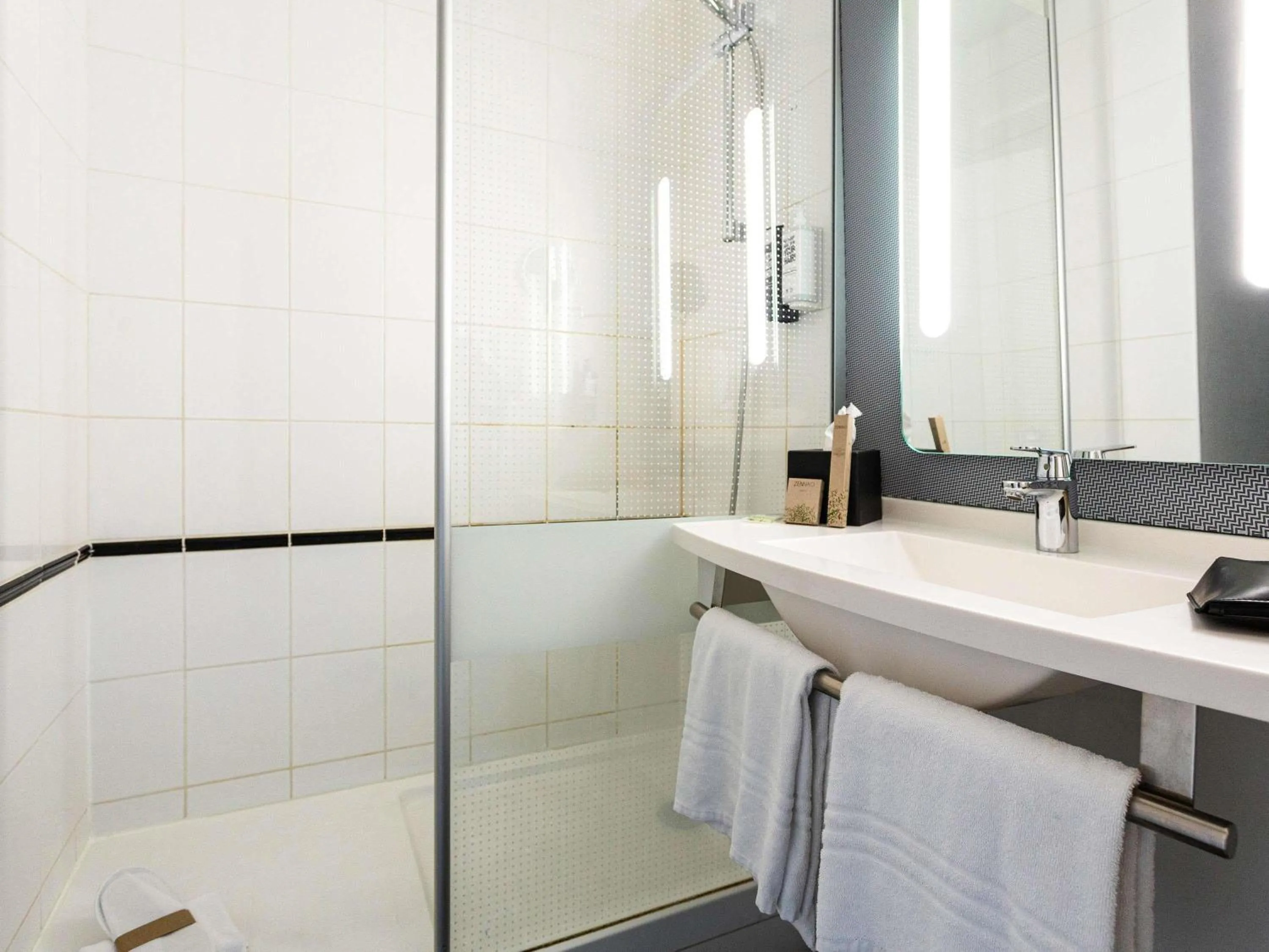 Bedroom in ibis Bordeaux Pessac Route des Vins