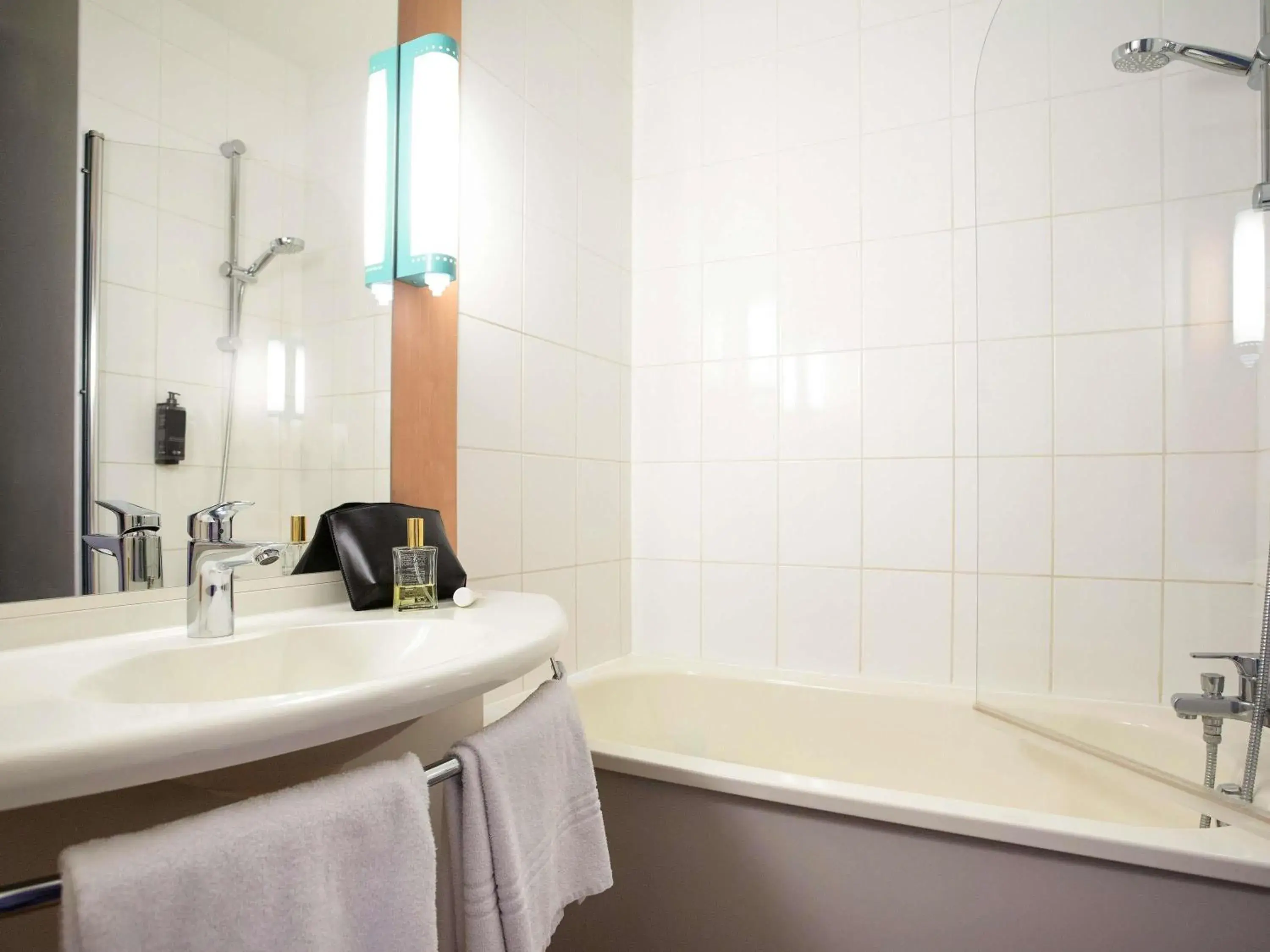 Bedroom in ibis Bordeaux Pessac Route des Vins Bedroom in ibis Bordeaux Pessac Route des Vins