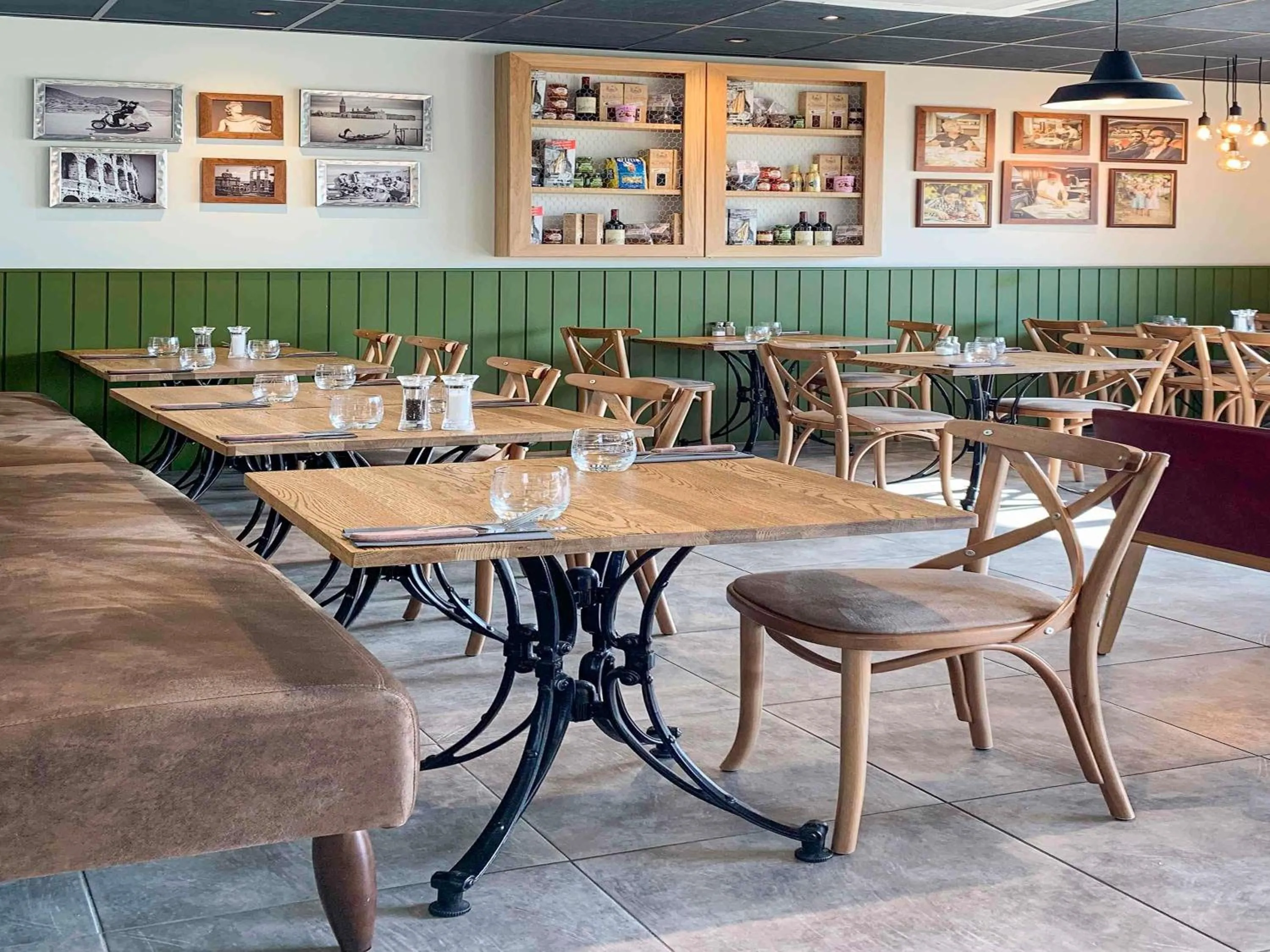 Restaurant/places to eat in ibis Bordeaux Pessac Route des Vins