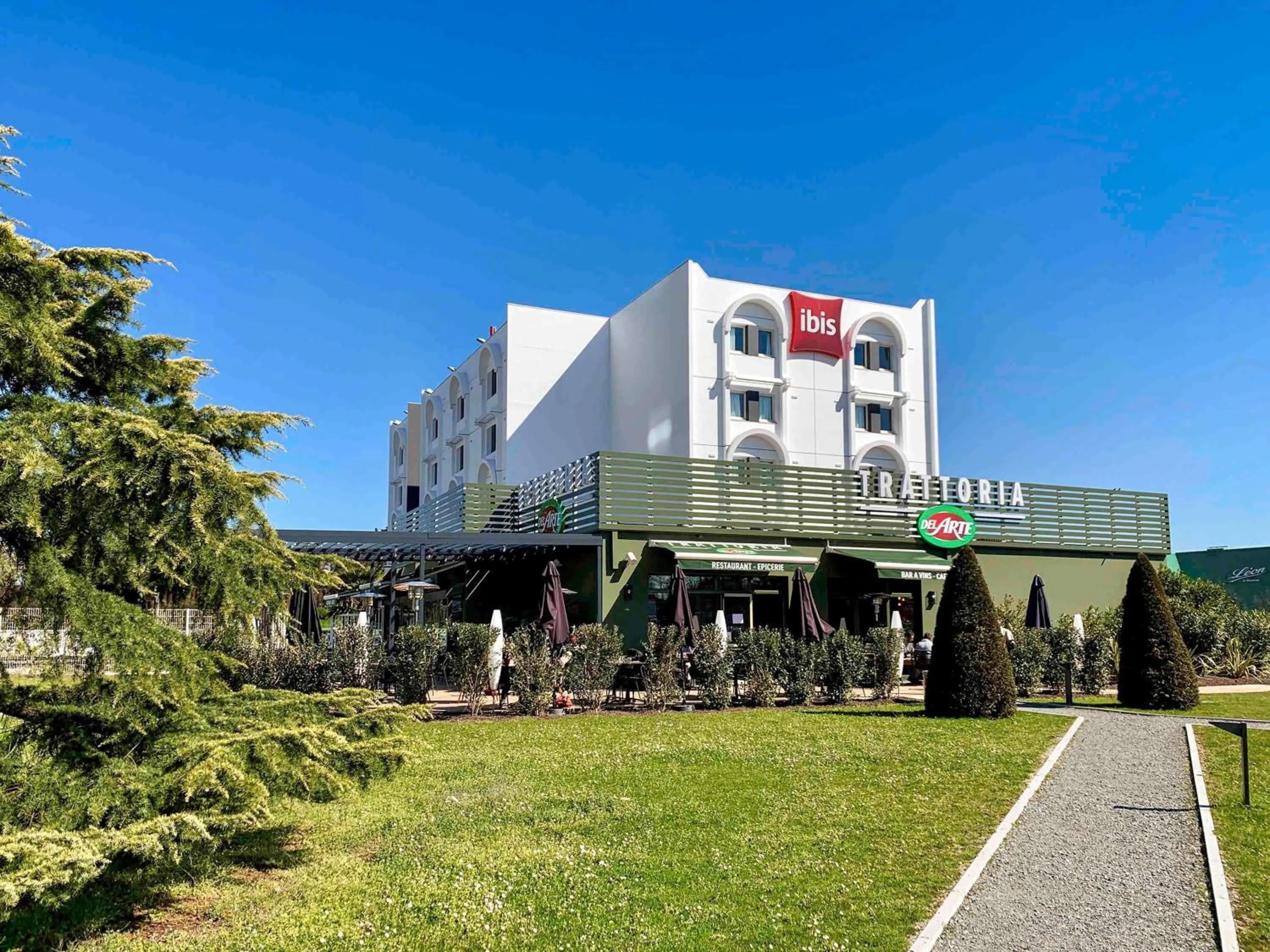 Restaurant/places to eat in ibis Bordeaux Pessac Route des Vins