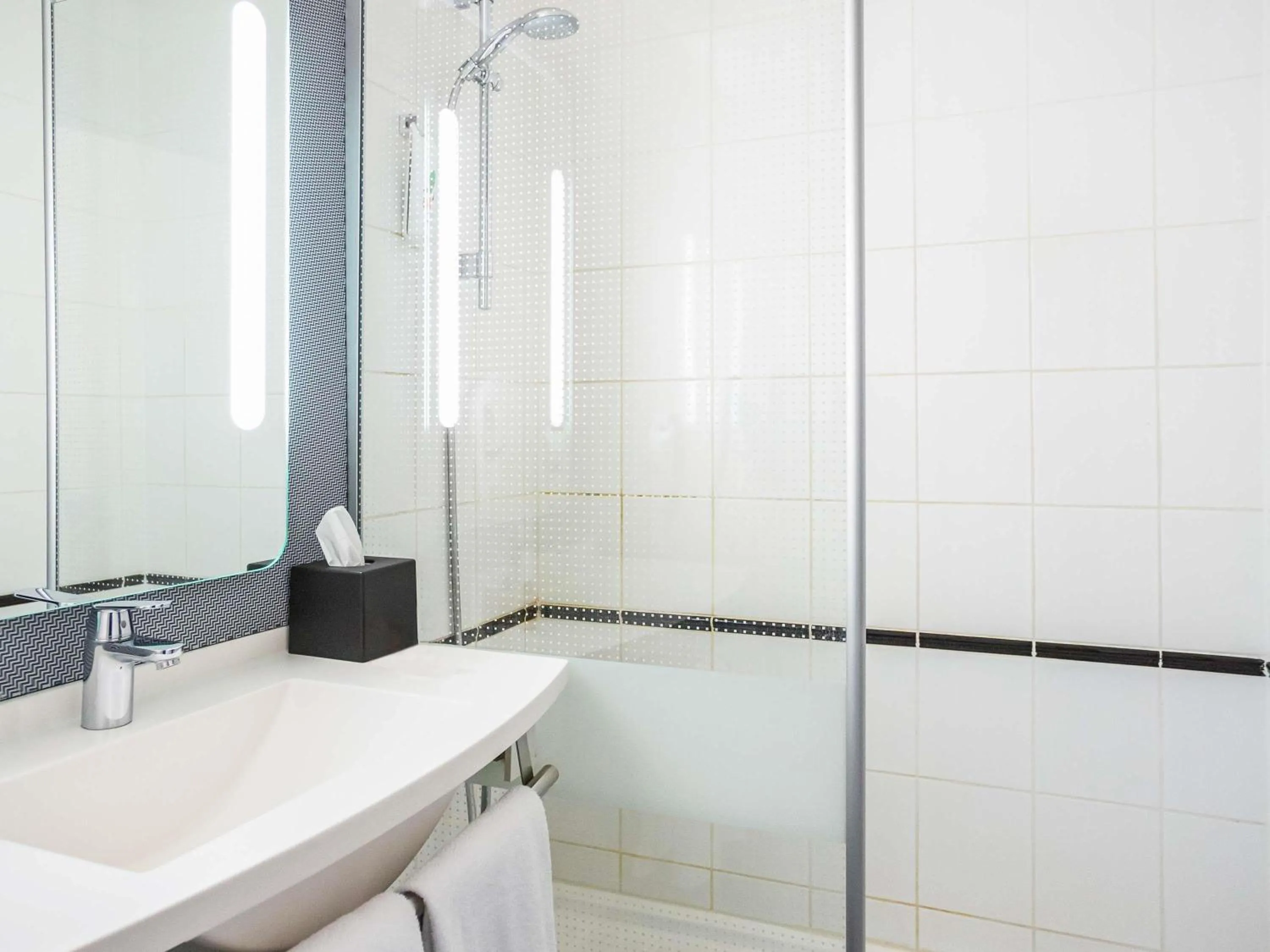 Bedroom in ibis Bordeaux Pessac Route des Vins