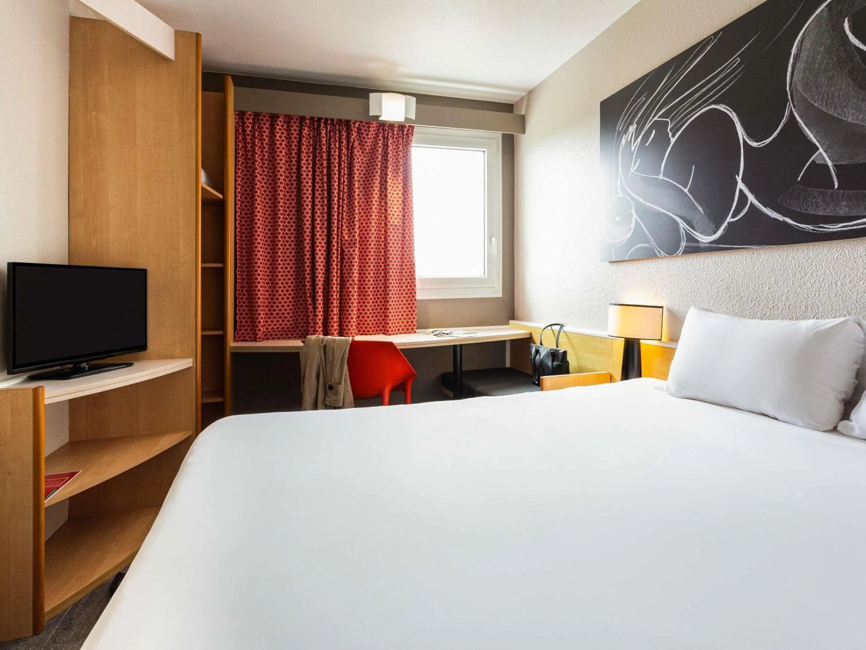 Bedroom, Bed in ibis Bordeaux Pessac Route des Vins