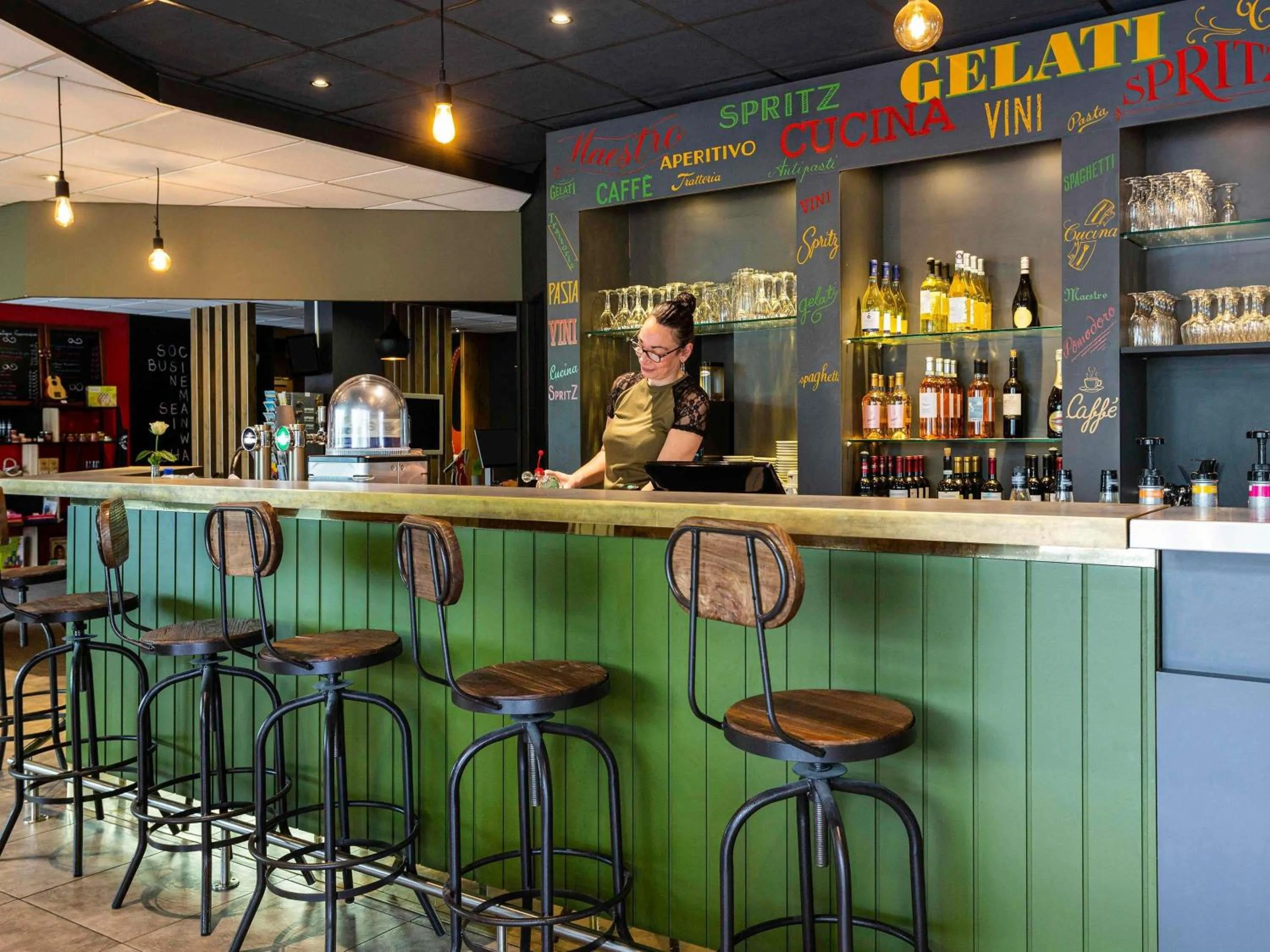 Restaurant/places to eat in ibis Bordeaux Pessac Route des Vins