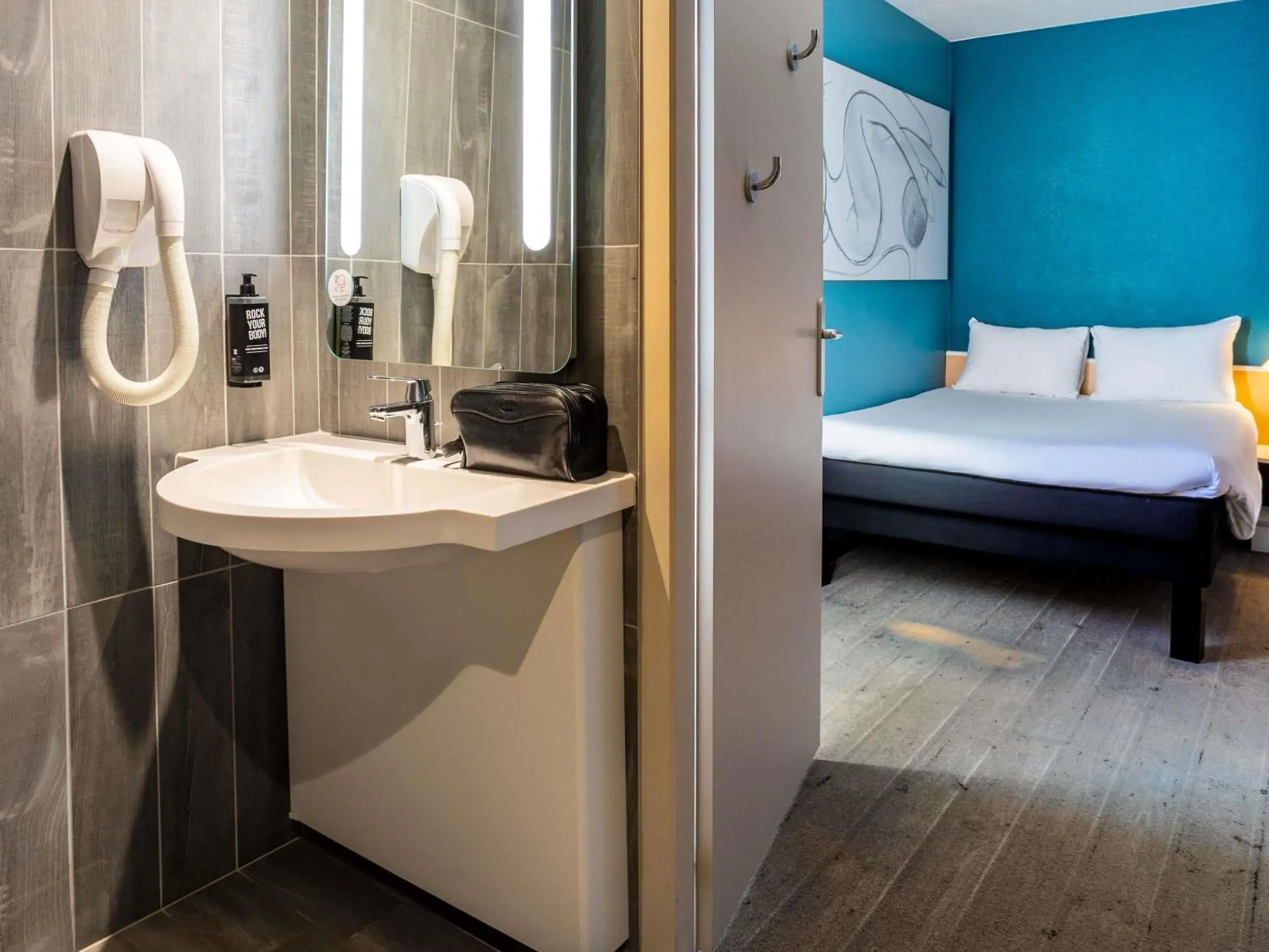 Bedroom, Bed in ibis Bordeaux Pessac Route des Vins Bedroom, Bed in ibis Bordeaux Pessac Route des Vins