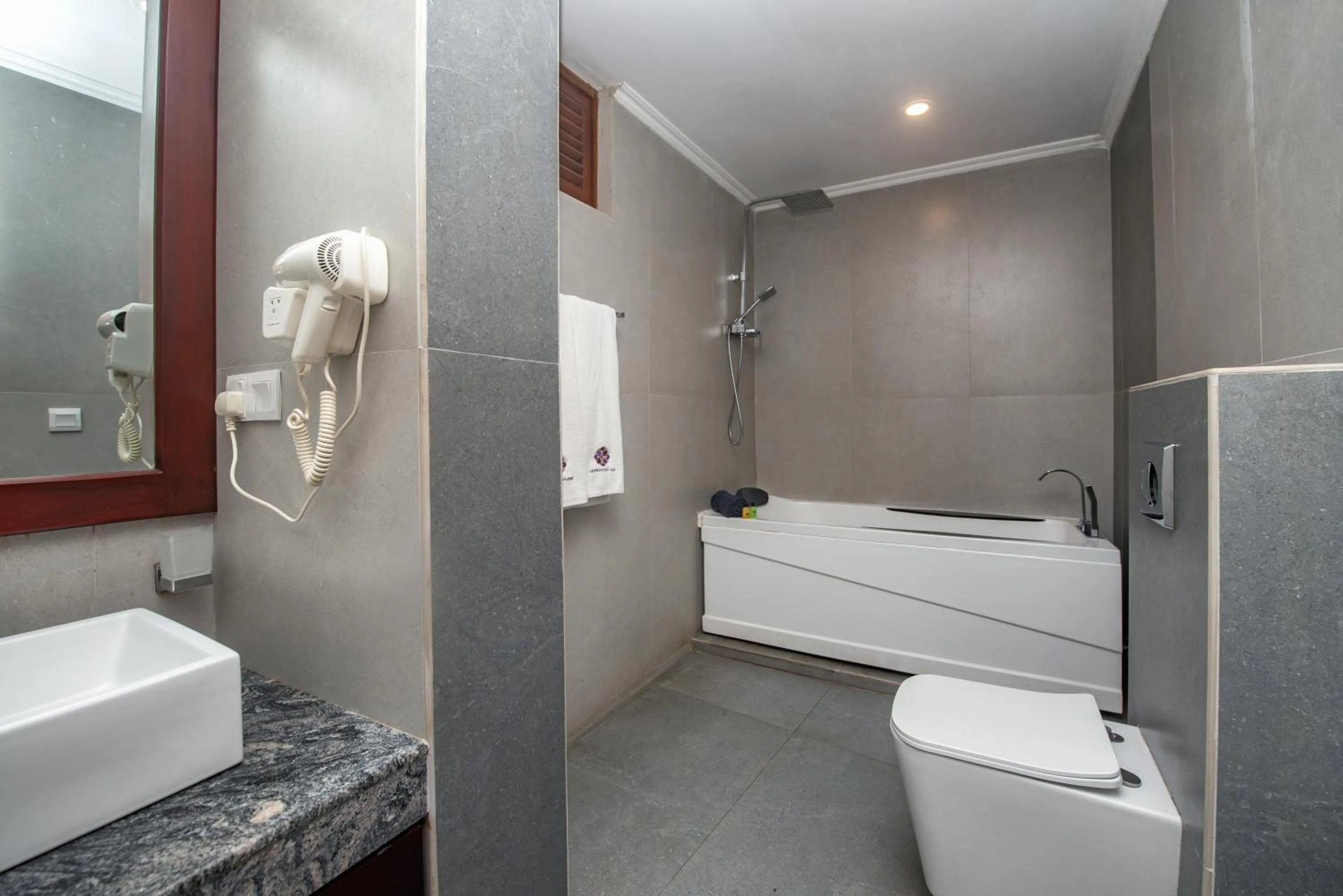 Shower in Ceyloni Panorama Resort