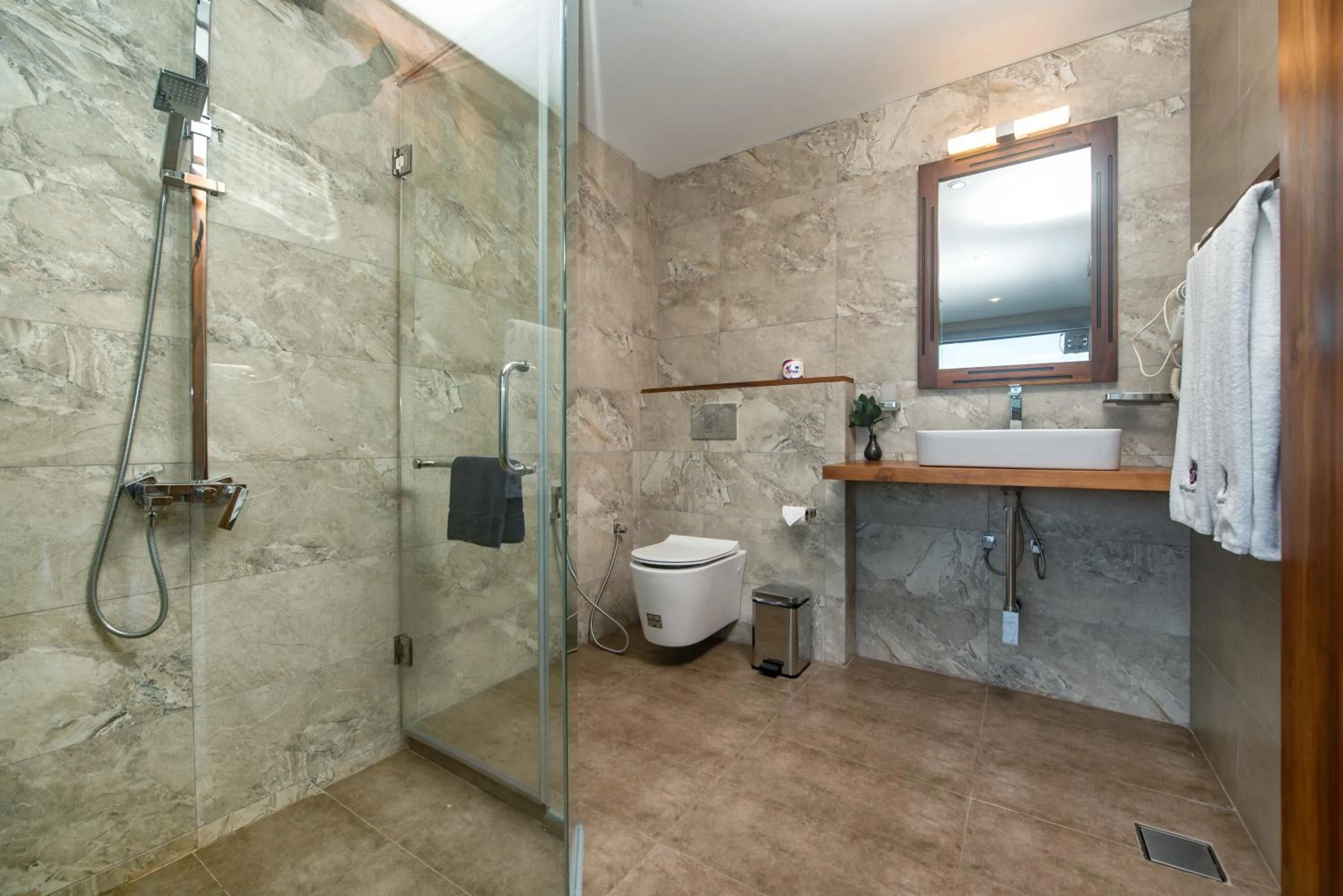 Shower in Ceyloni Panorama Resort