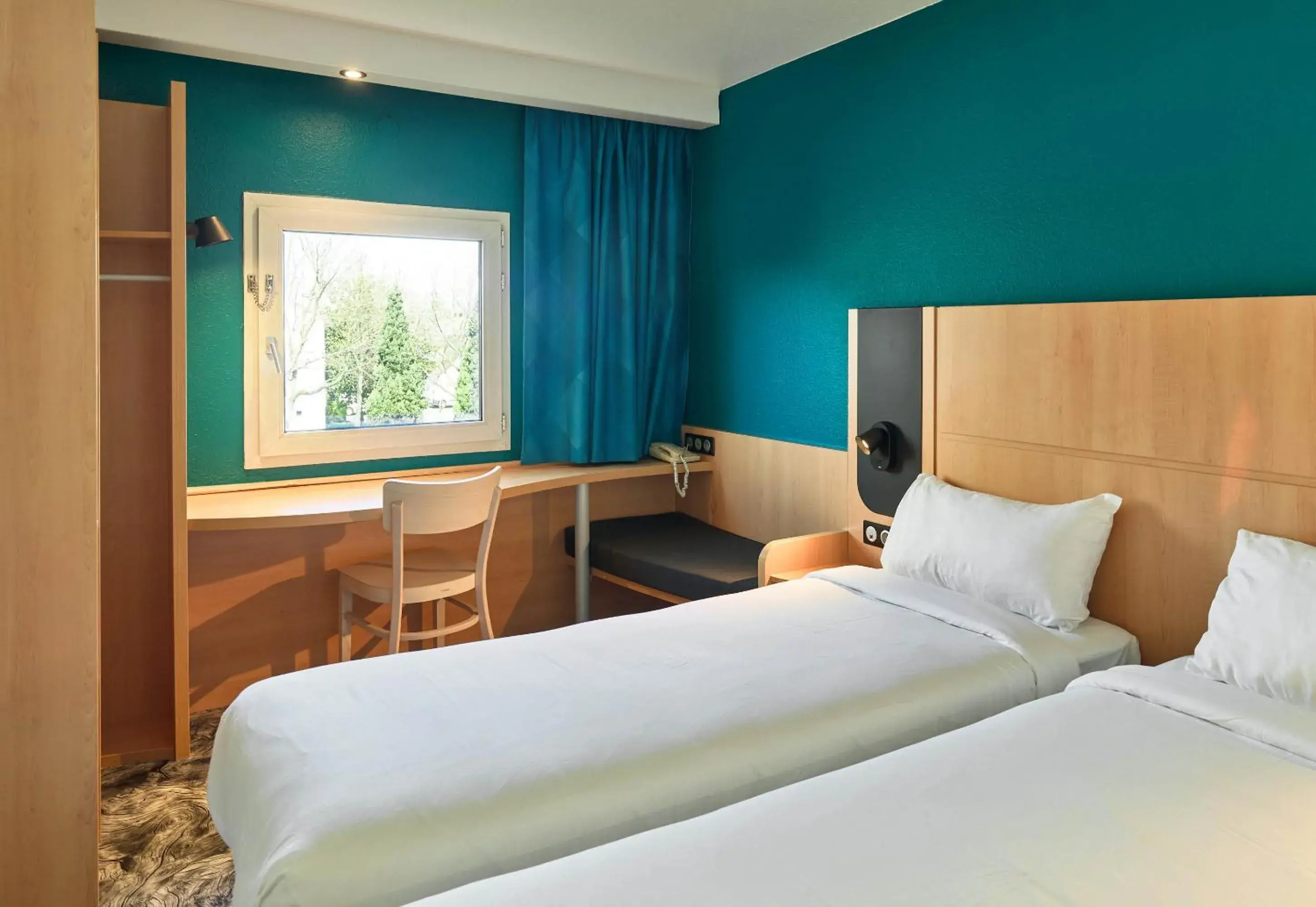 Photo of the whole room, Bed in ibis Paris Orly Rungis