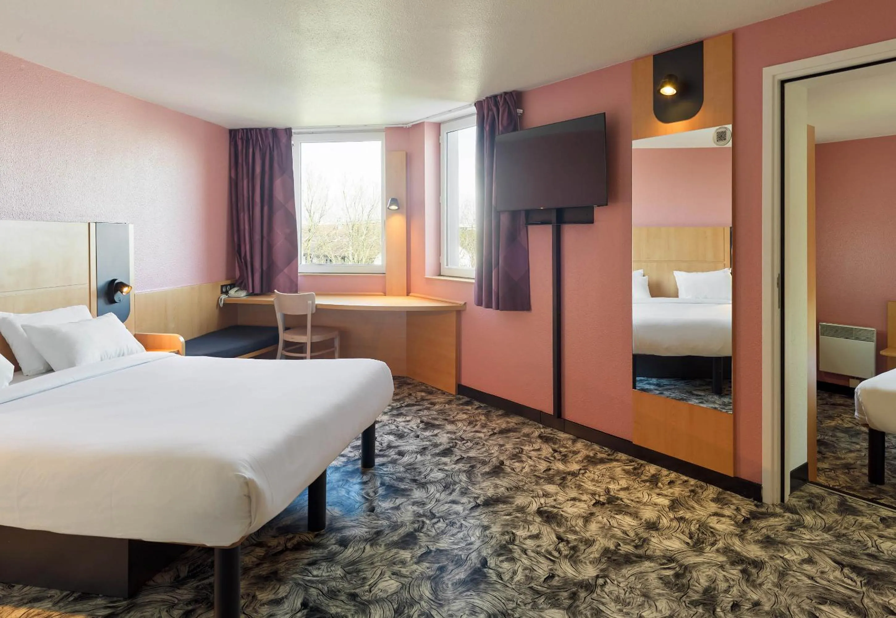 Photo of the whole room, Bed in ibis Paris Orly Rungis