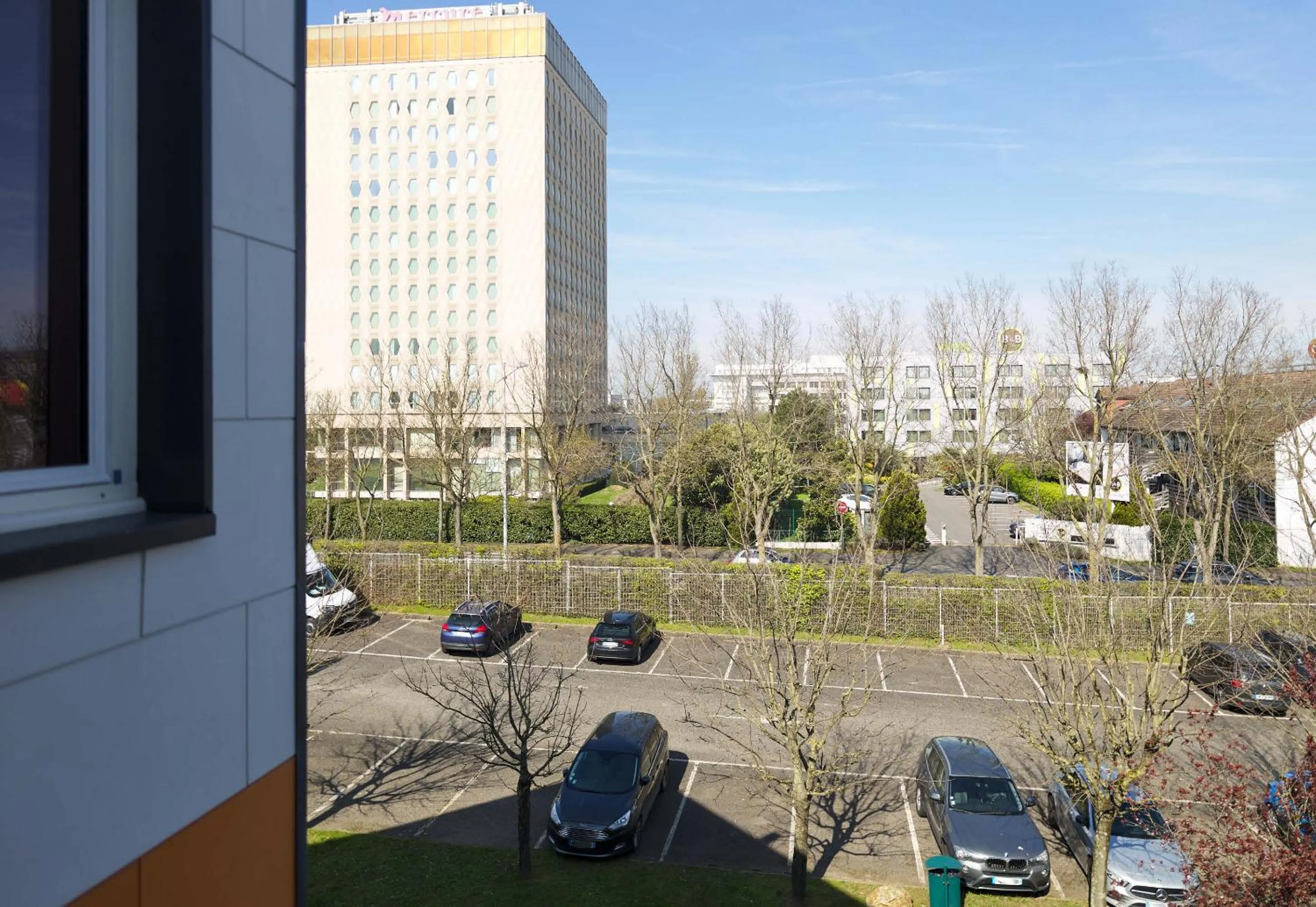 Street view in B&B HOTEL Orly Rungis Aéroport 3 étoiles