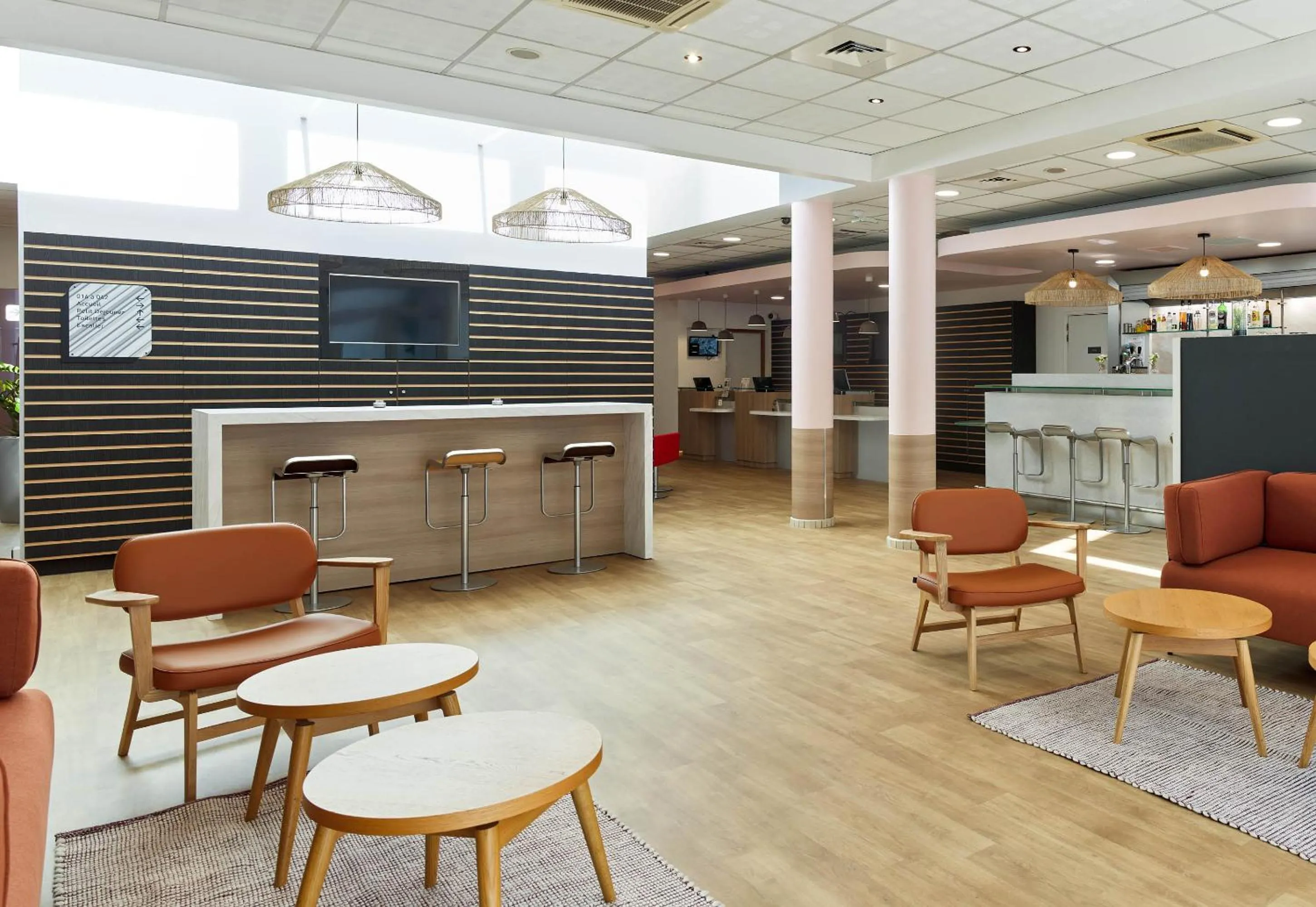 Lounge or bar, Lounge/Bar in ibis Paris Orly Rungis