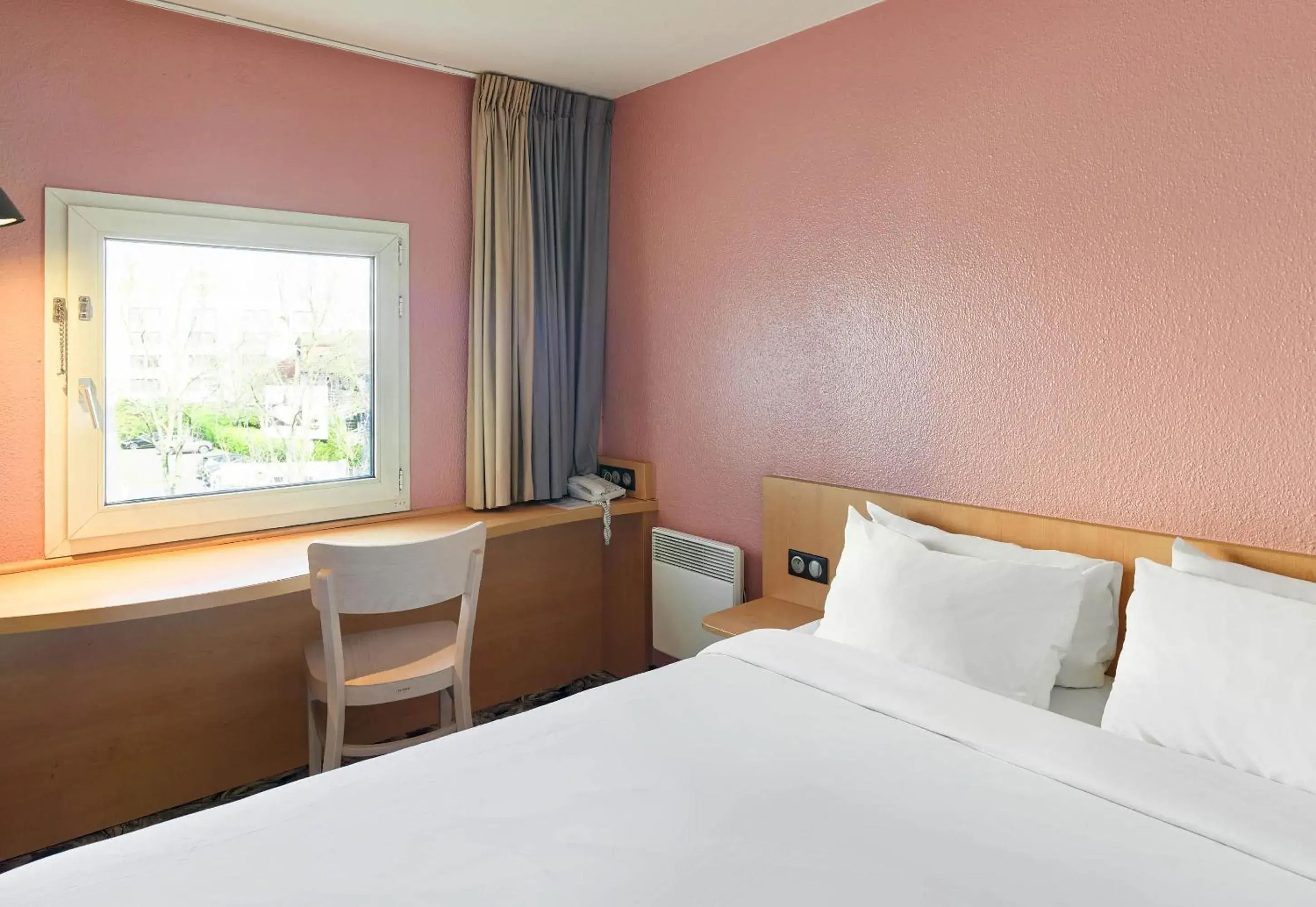 Photo of the whole room, Bed in ibis Paris Orly Rungis