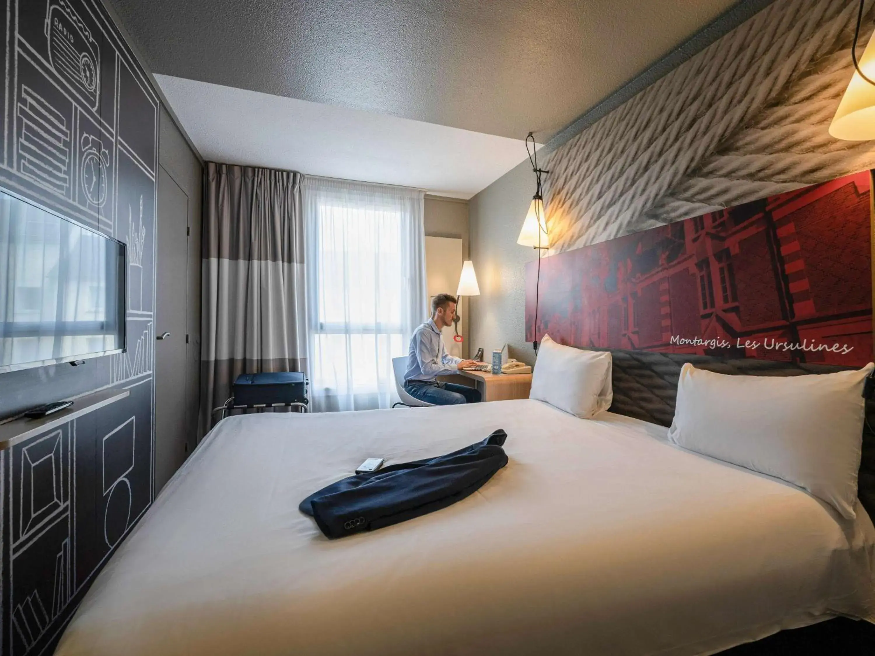 Property building, Bed in ibis Montargis Property building, Bed in ibis Montargis