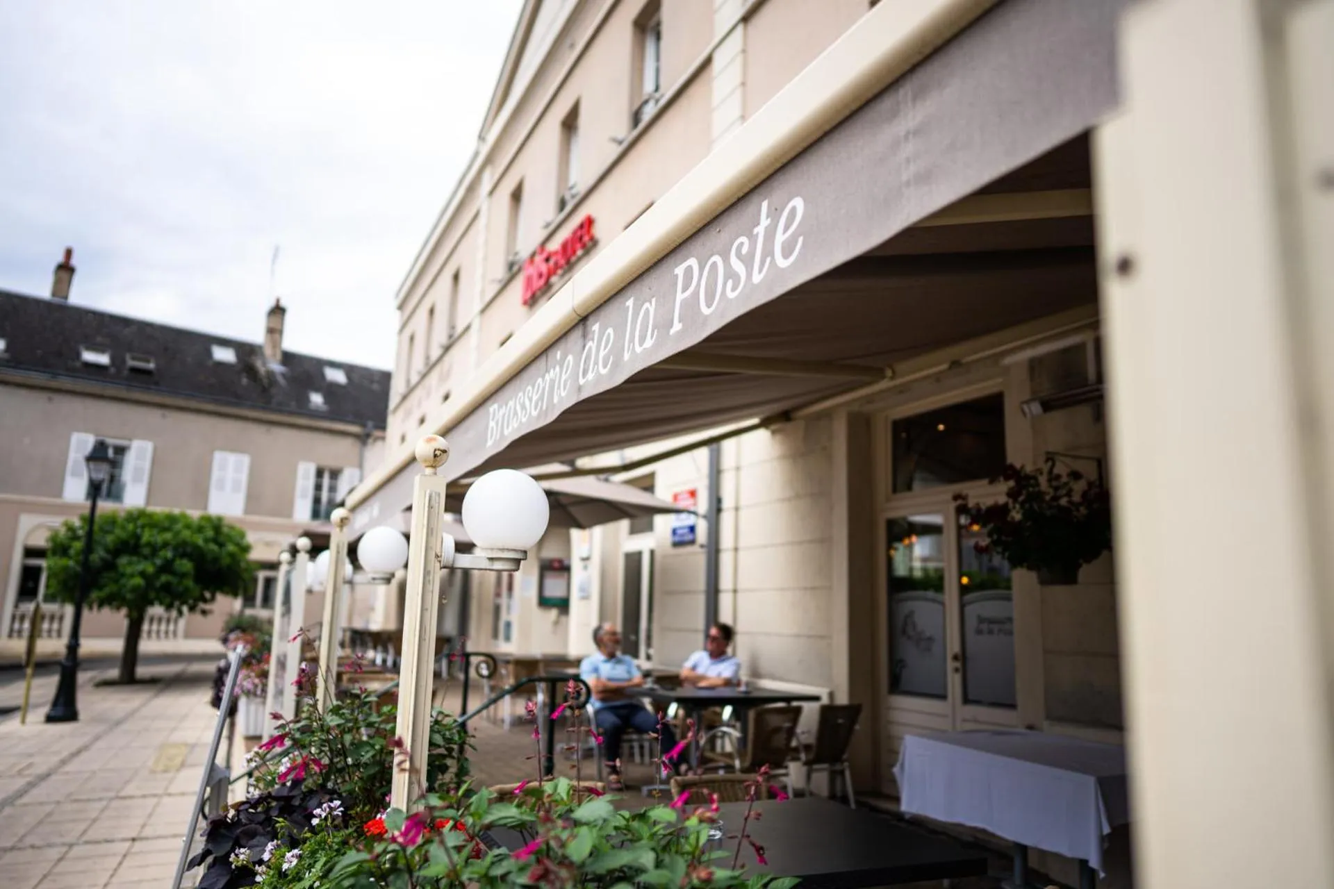 Patio in ibis Montargis