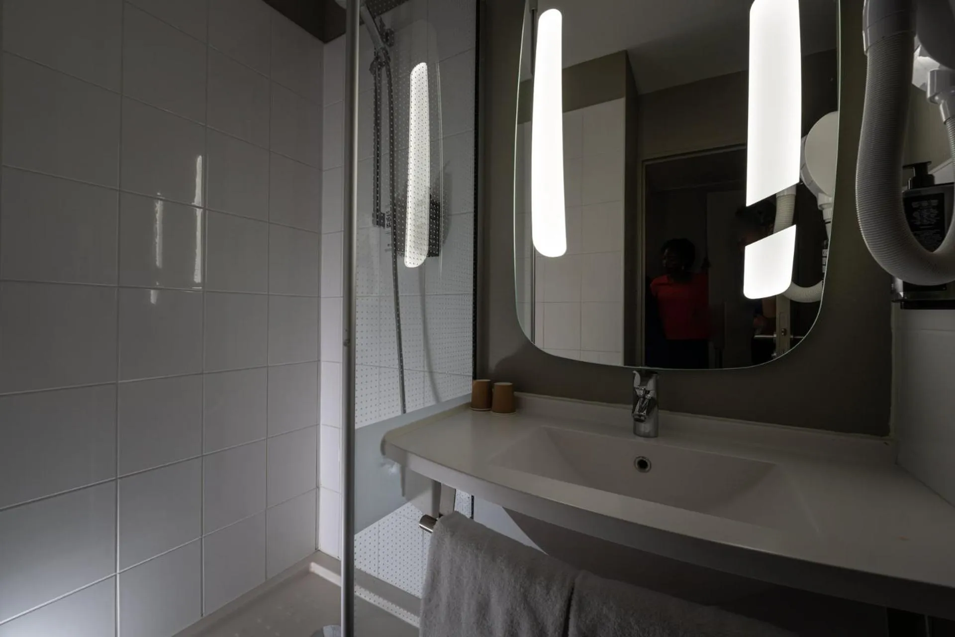 Bathroom in ibis Montargis