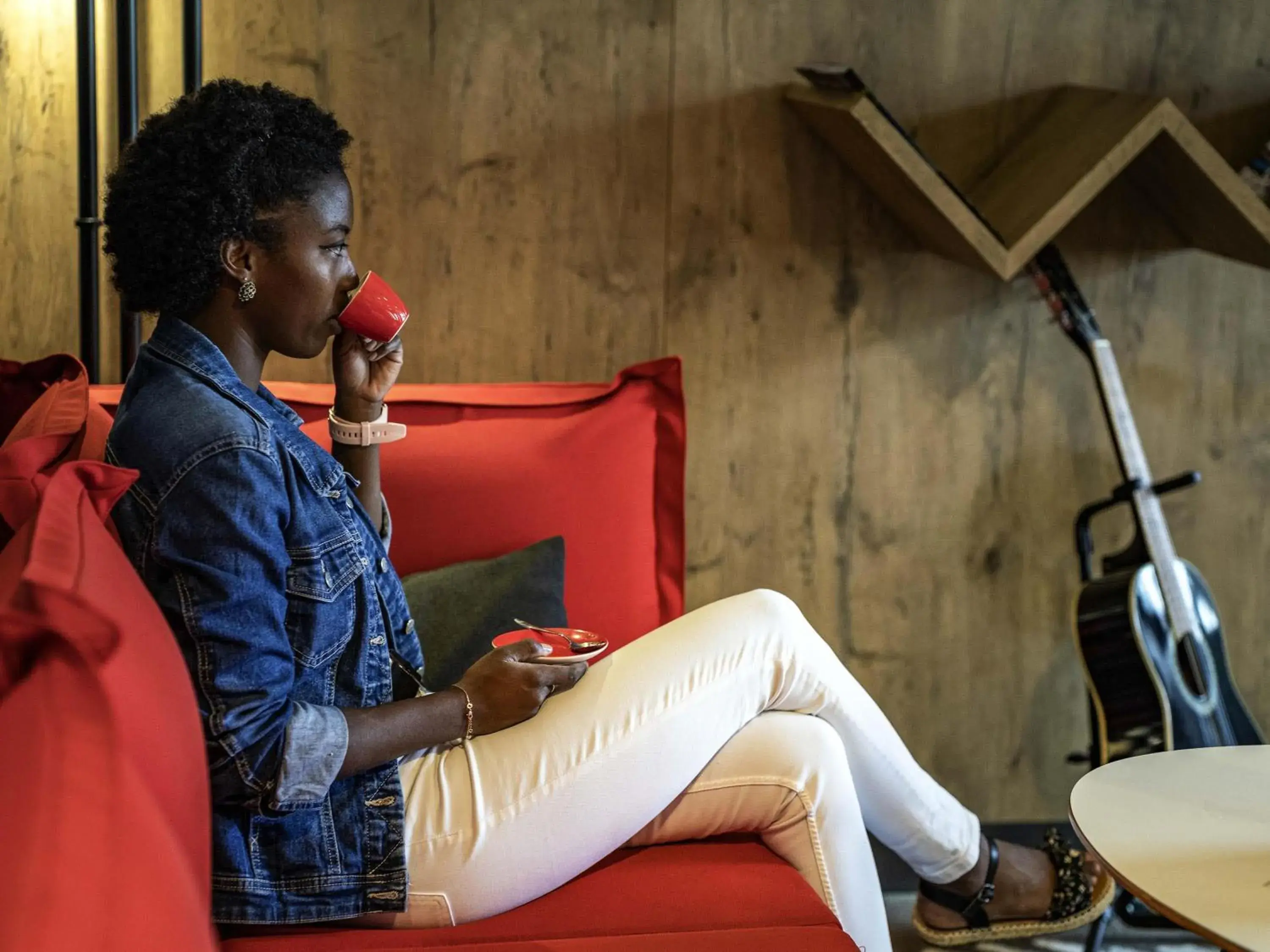 Lounge or bar in ibis Montargis Lounge or bar in ibis Montargis