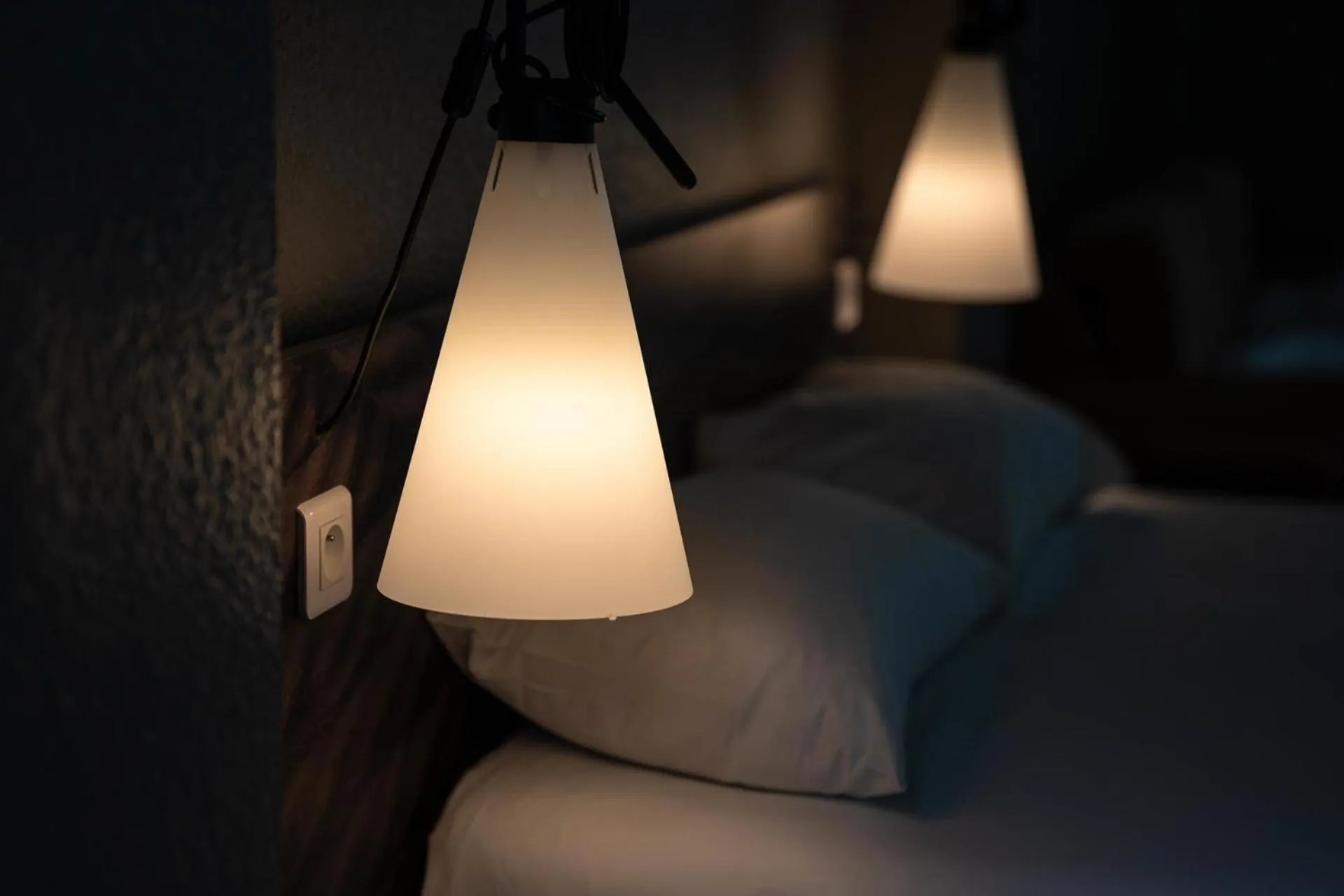 Bedroom, Bed in ibis Montargis