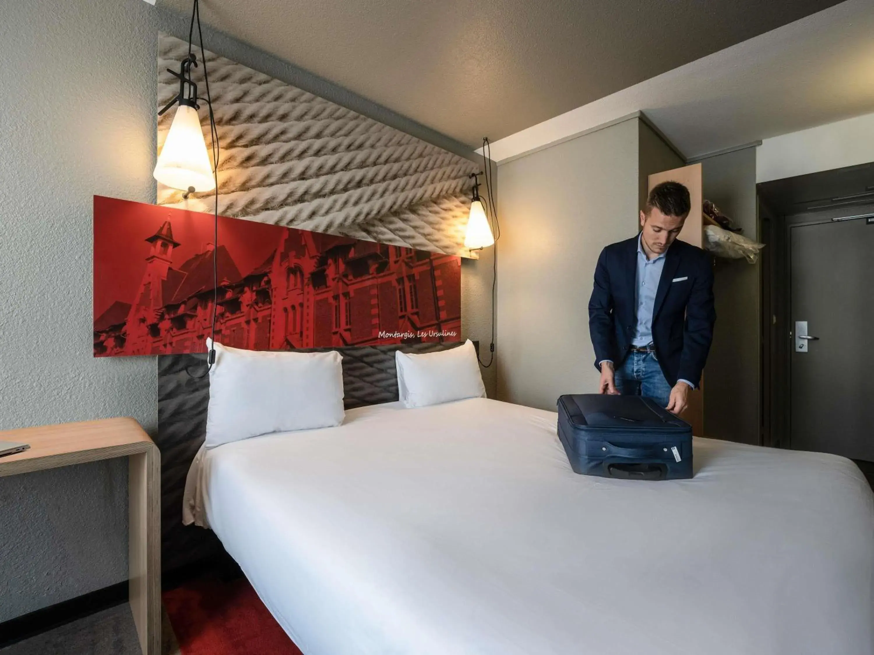 Property building, Bed in ibis Montargis Property building, Bed in ibis Montargis