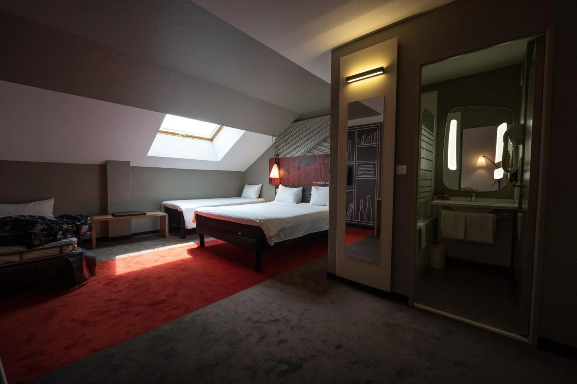 Bed in ibis Montargis