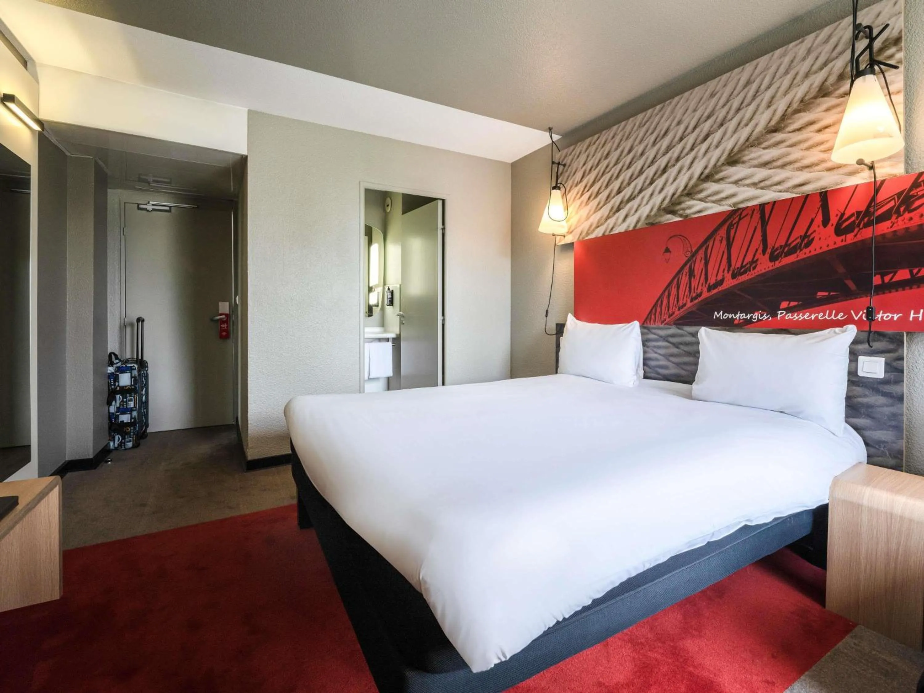 Property building, Bed in ibis Montargis