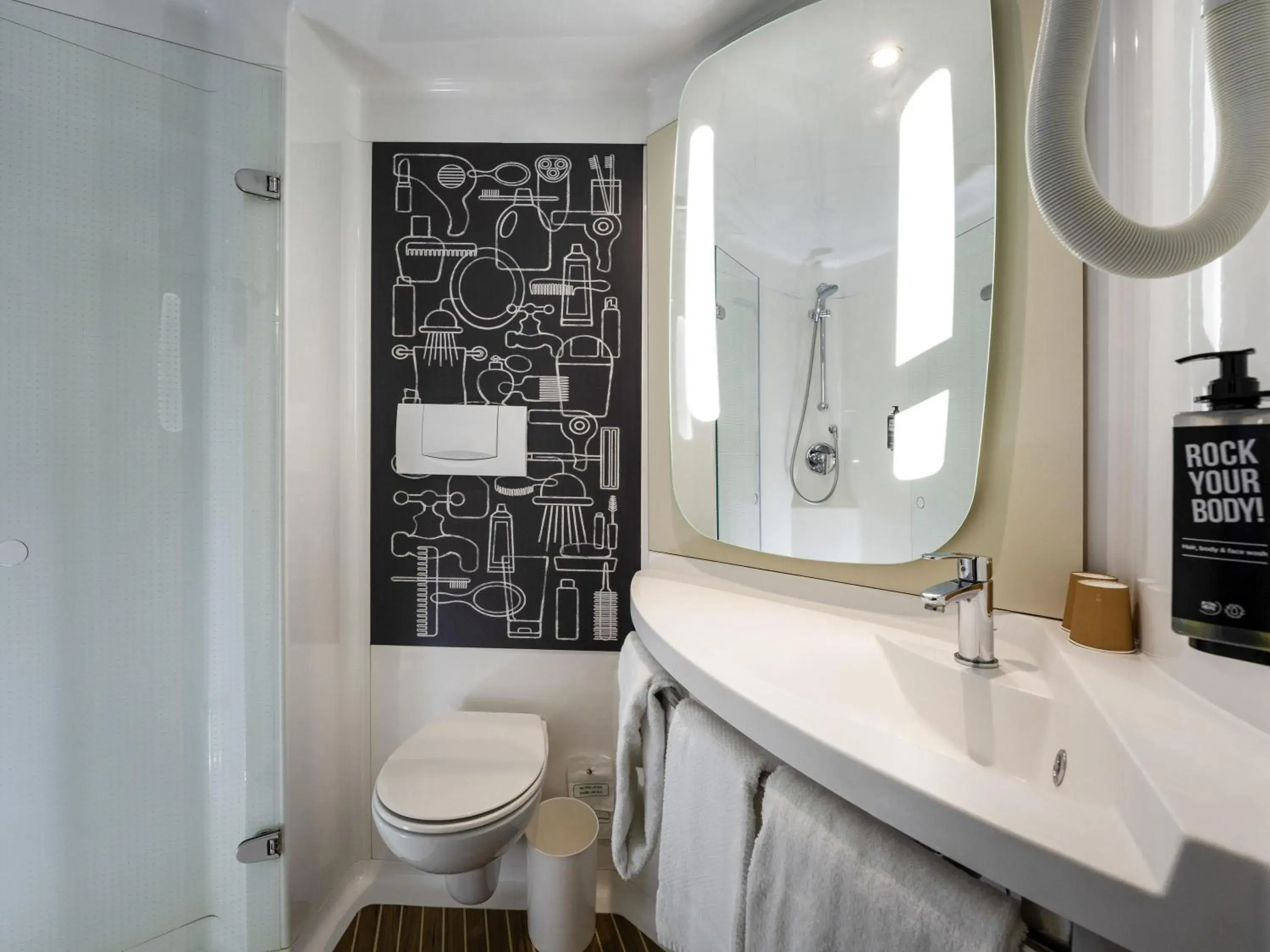 Bedroom in ibis Montargis Bedroom in ibis Montargis