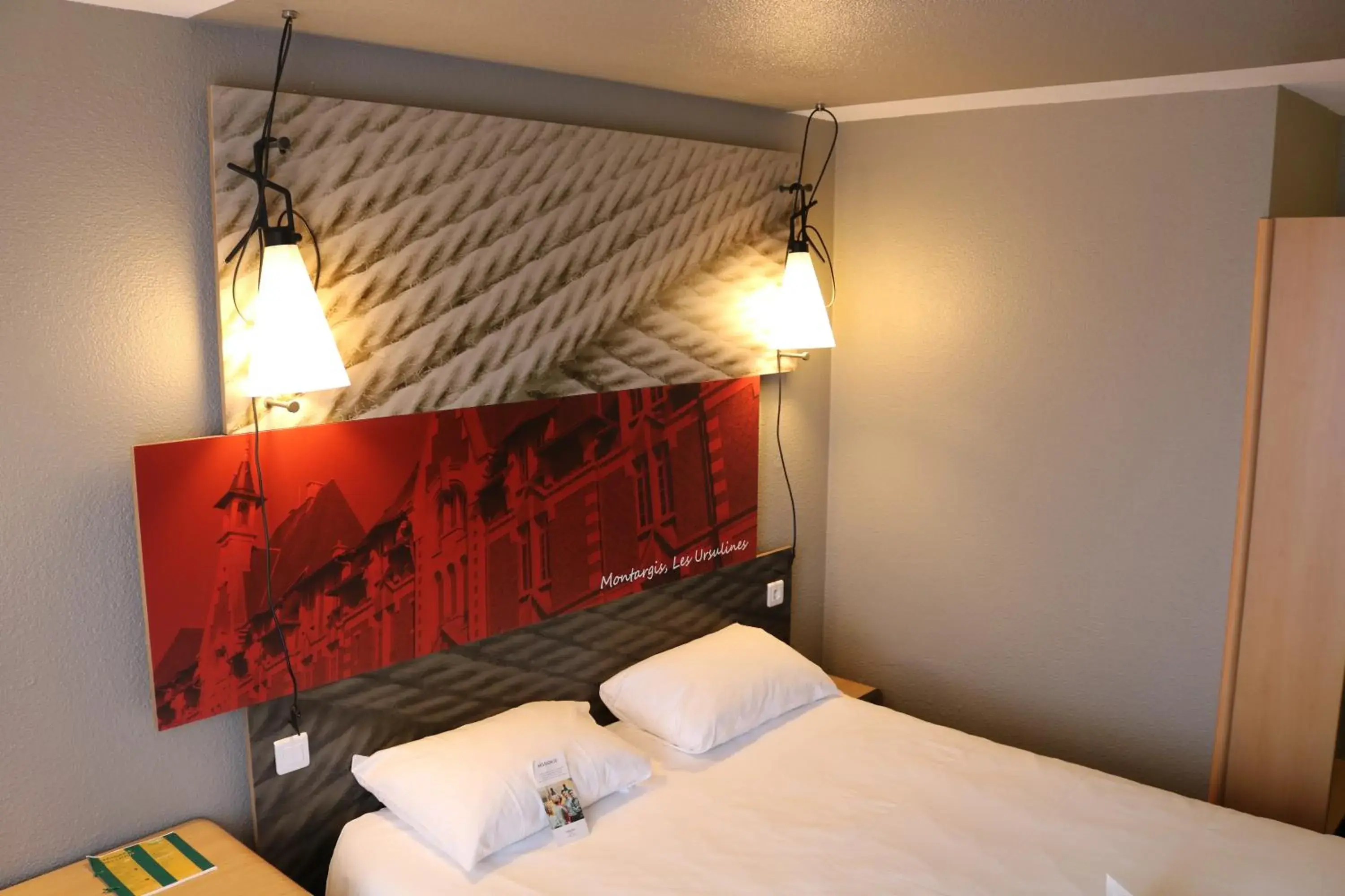 Bedroom, Bed in ibis Montargis Bedroom, Bed in ibis Montargis