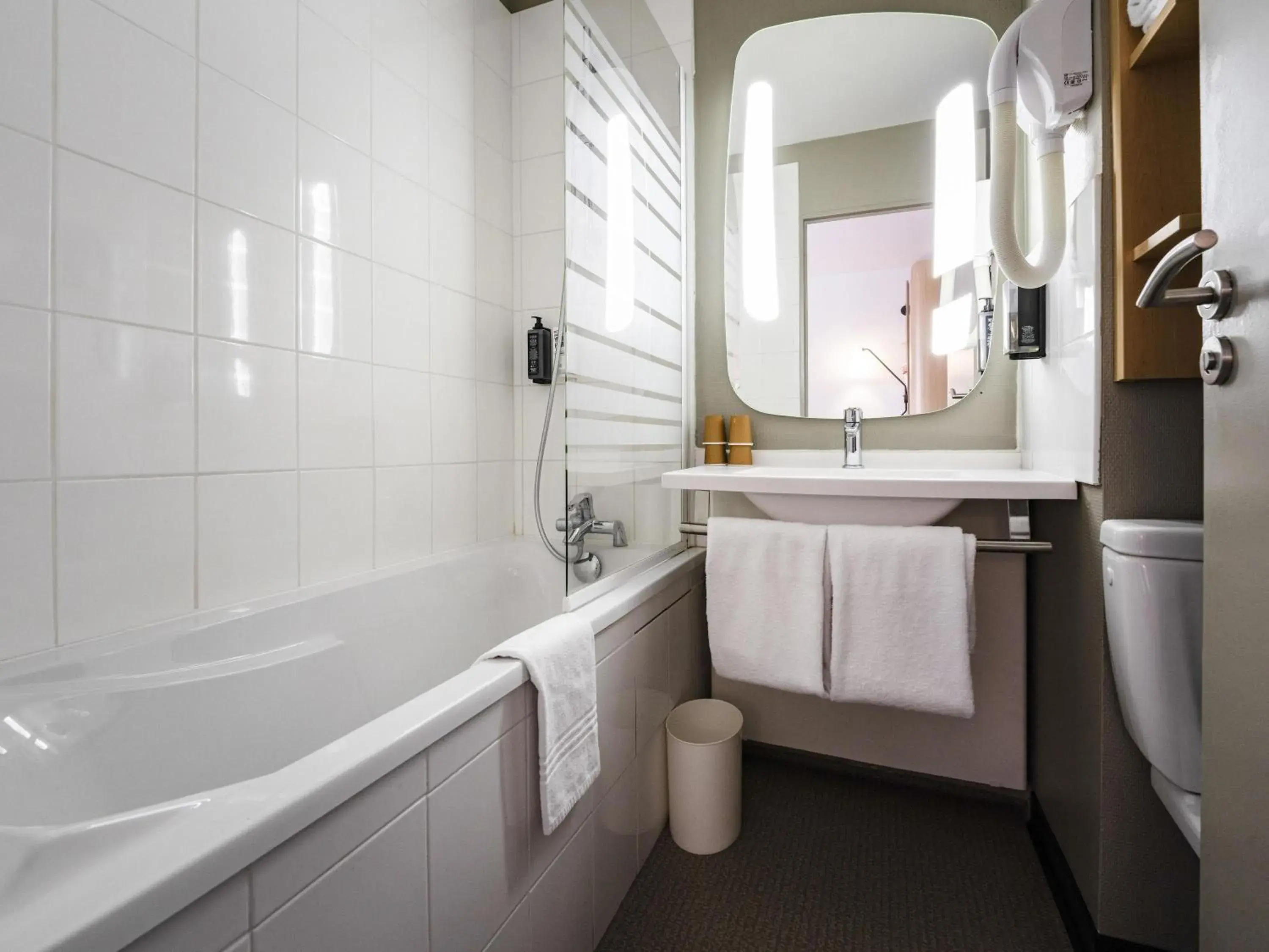 Bedroom in ibis Montargis Bedroom in ibis Montargis