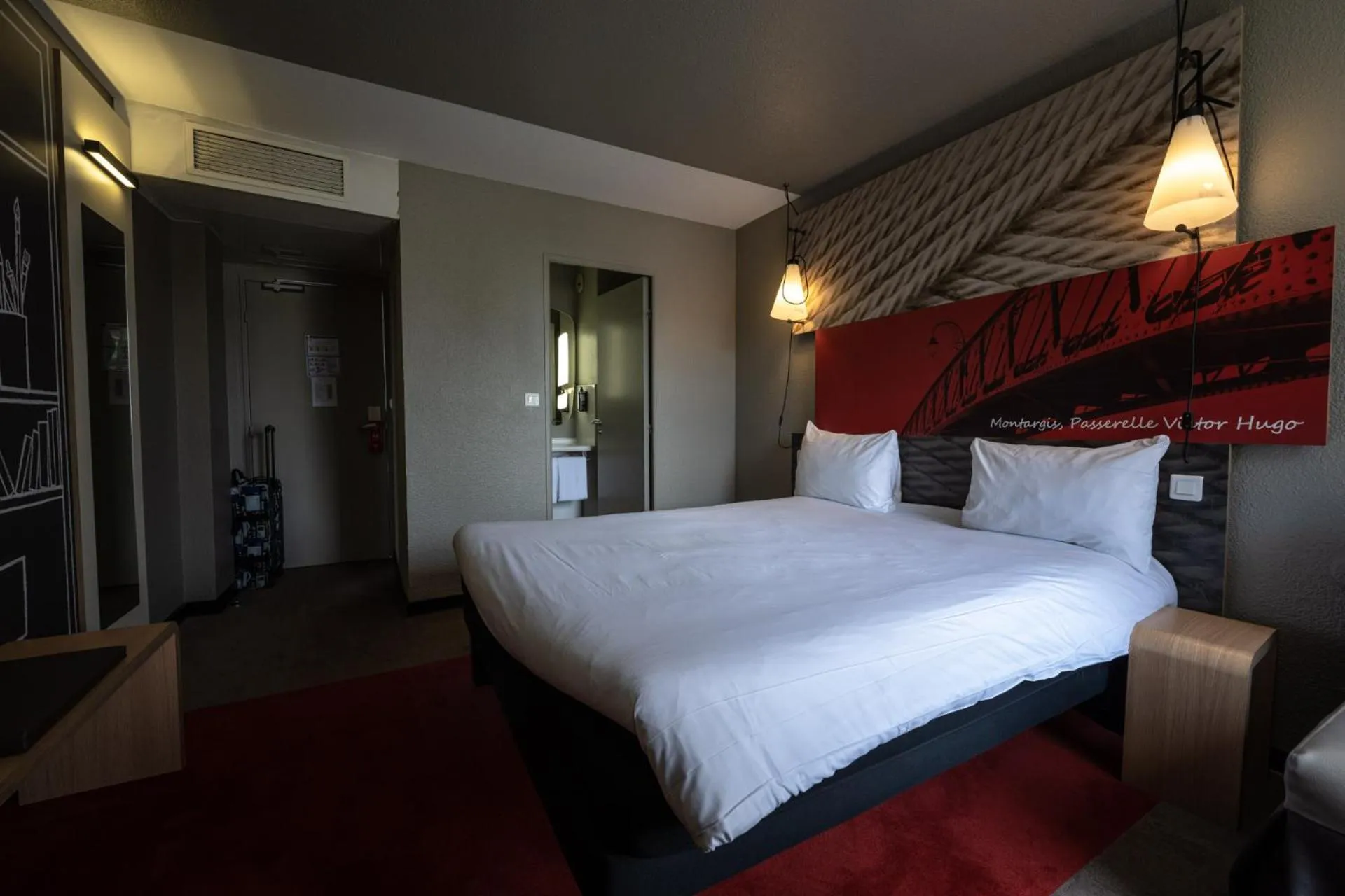 Bed in ibis Montargis