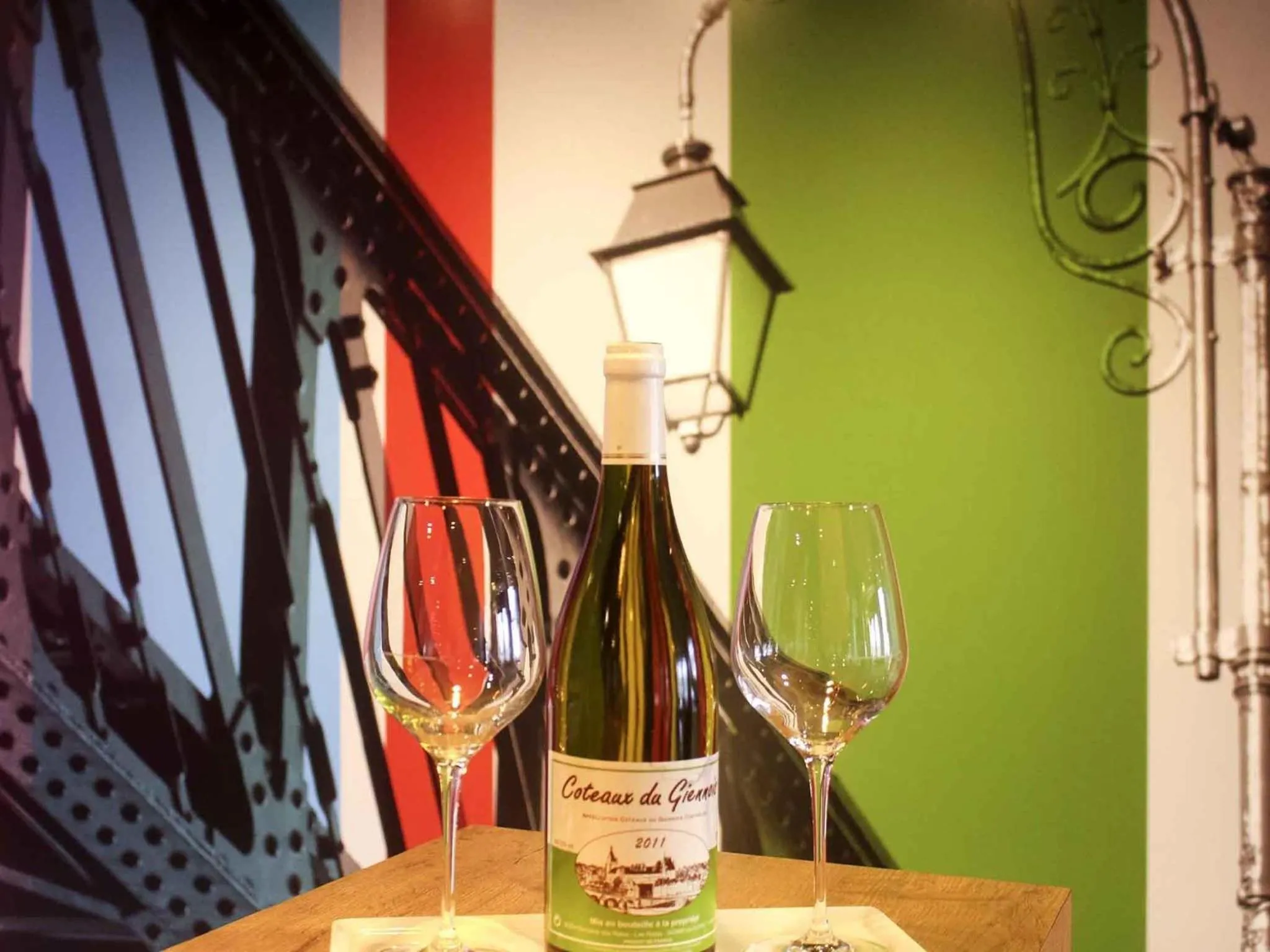 Lounge or bar in ibis Montargis