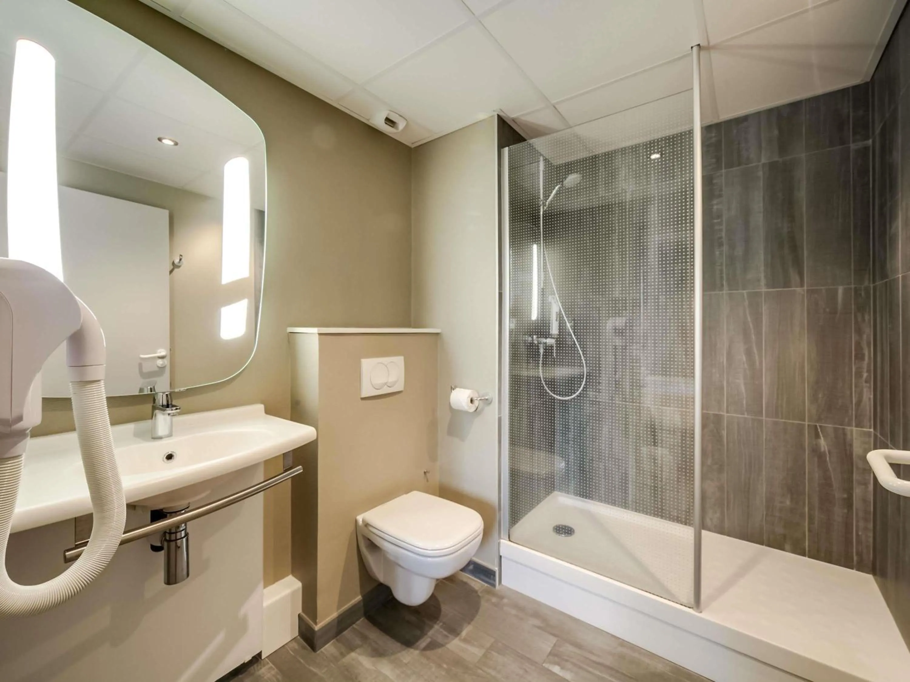 Bedroom in ibis Orleans Centre Gare