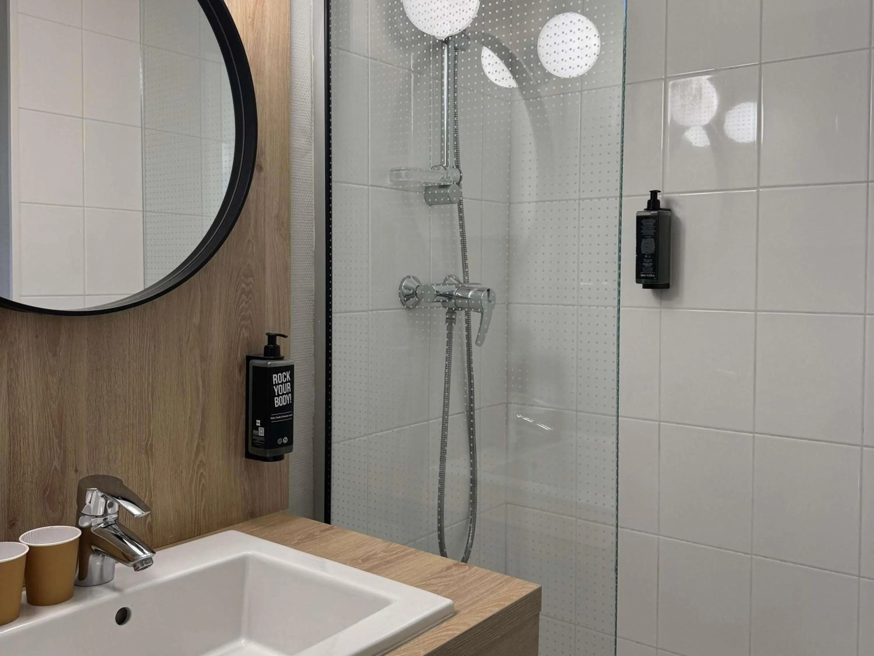 Bedroom in ibis Limoges Centre