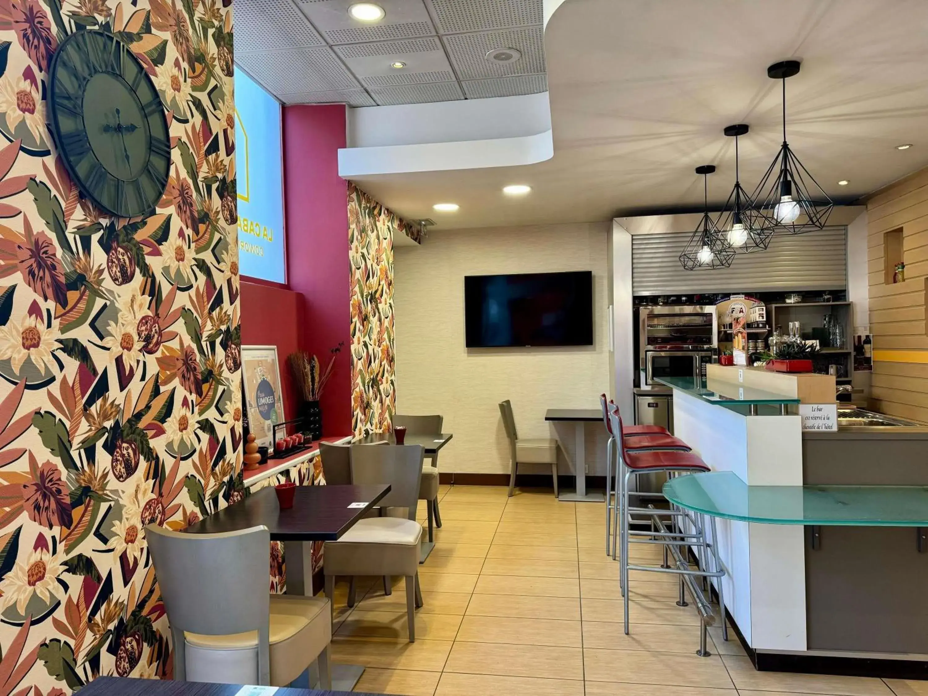 Lounge or bar in ibis Limoges Centre Lounge or bar in ibis Limoges Centre