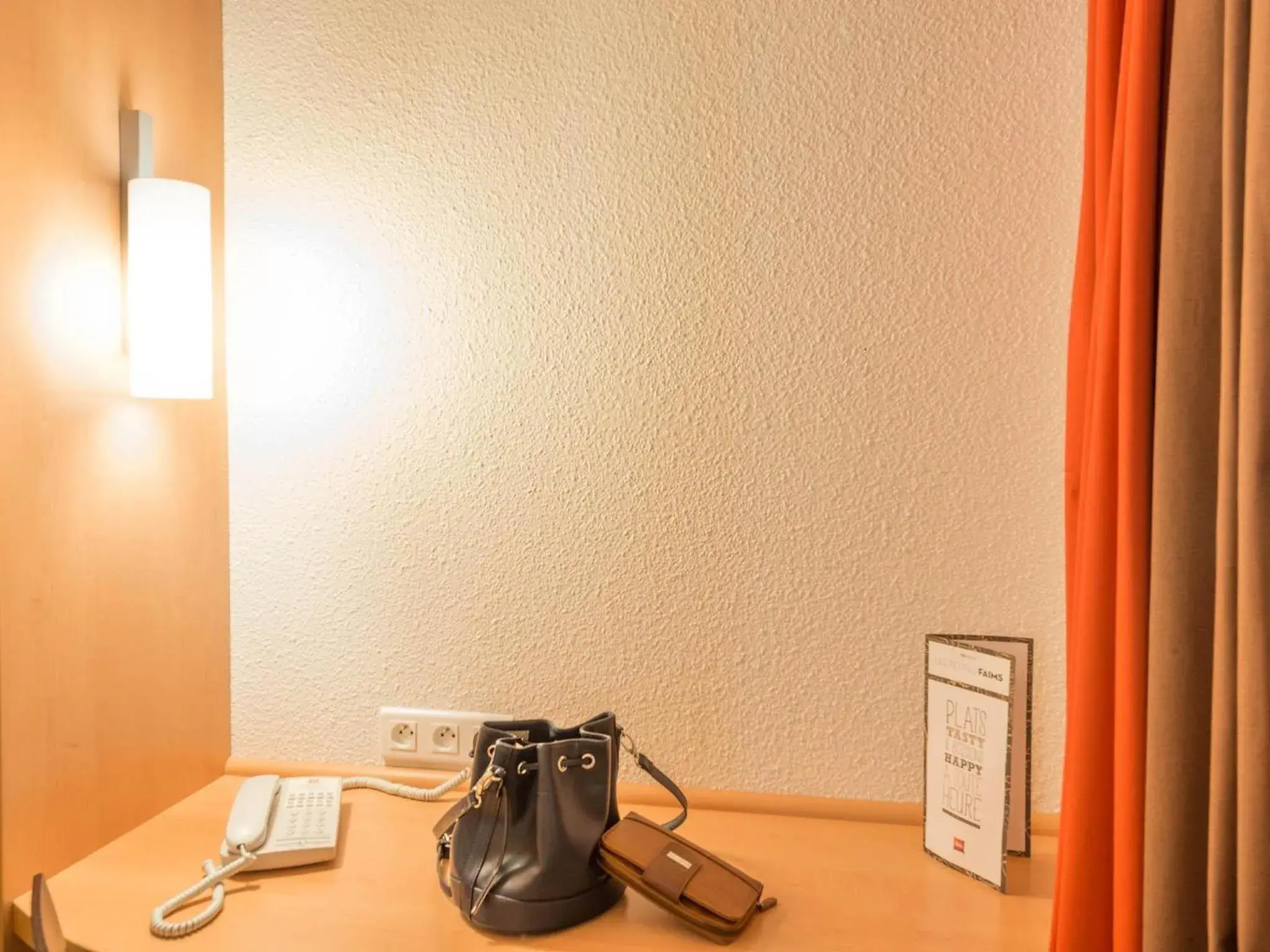 Bedroom, Bed in ibis Limoges Centre Bedroom, Bed in ibis Limoges Centre