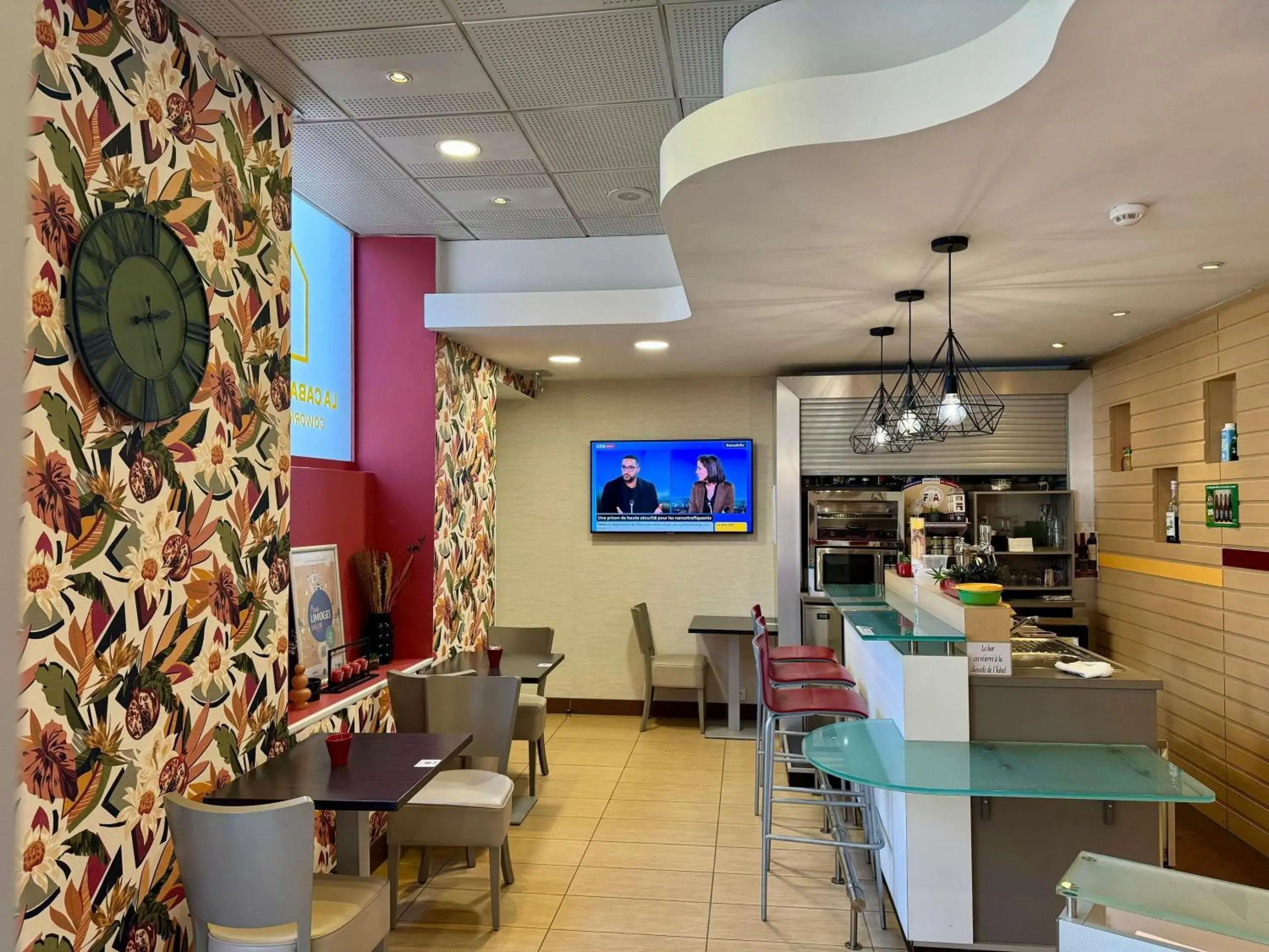 Lounge or bar in ibis Limoges Centre Lounge or bar in ibis Limoges Centre