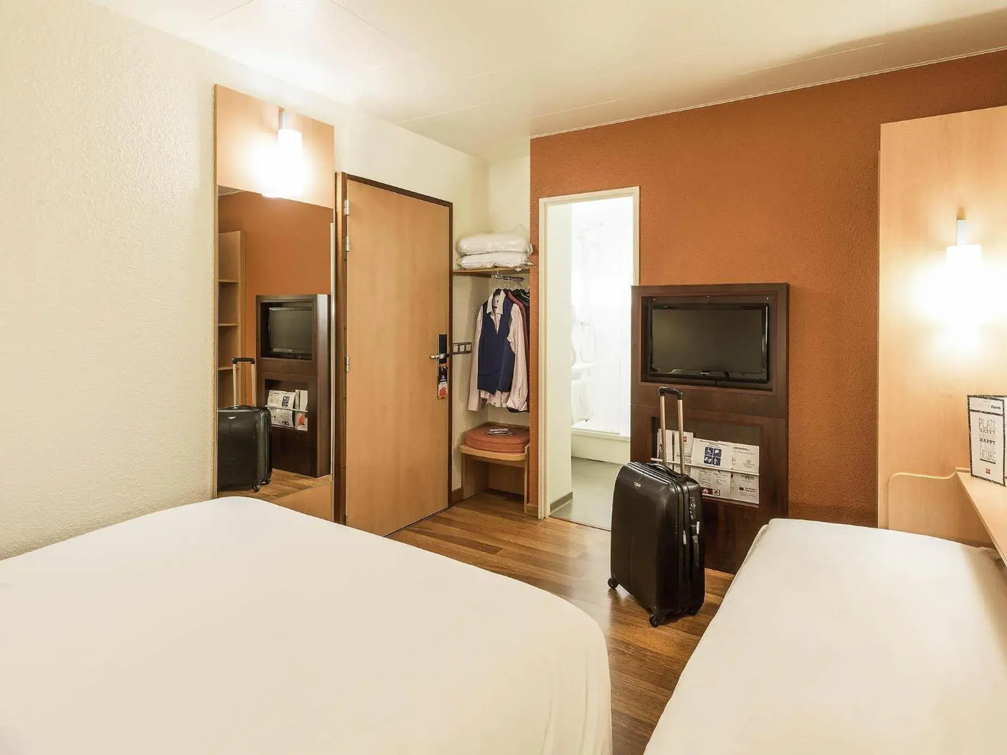 Bedroom, Bed in ibis Limoges Centre Bedroom, Bed in ibis Limoges Centre