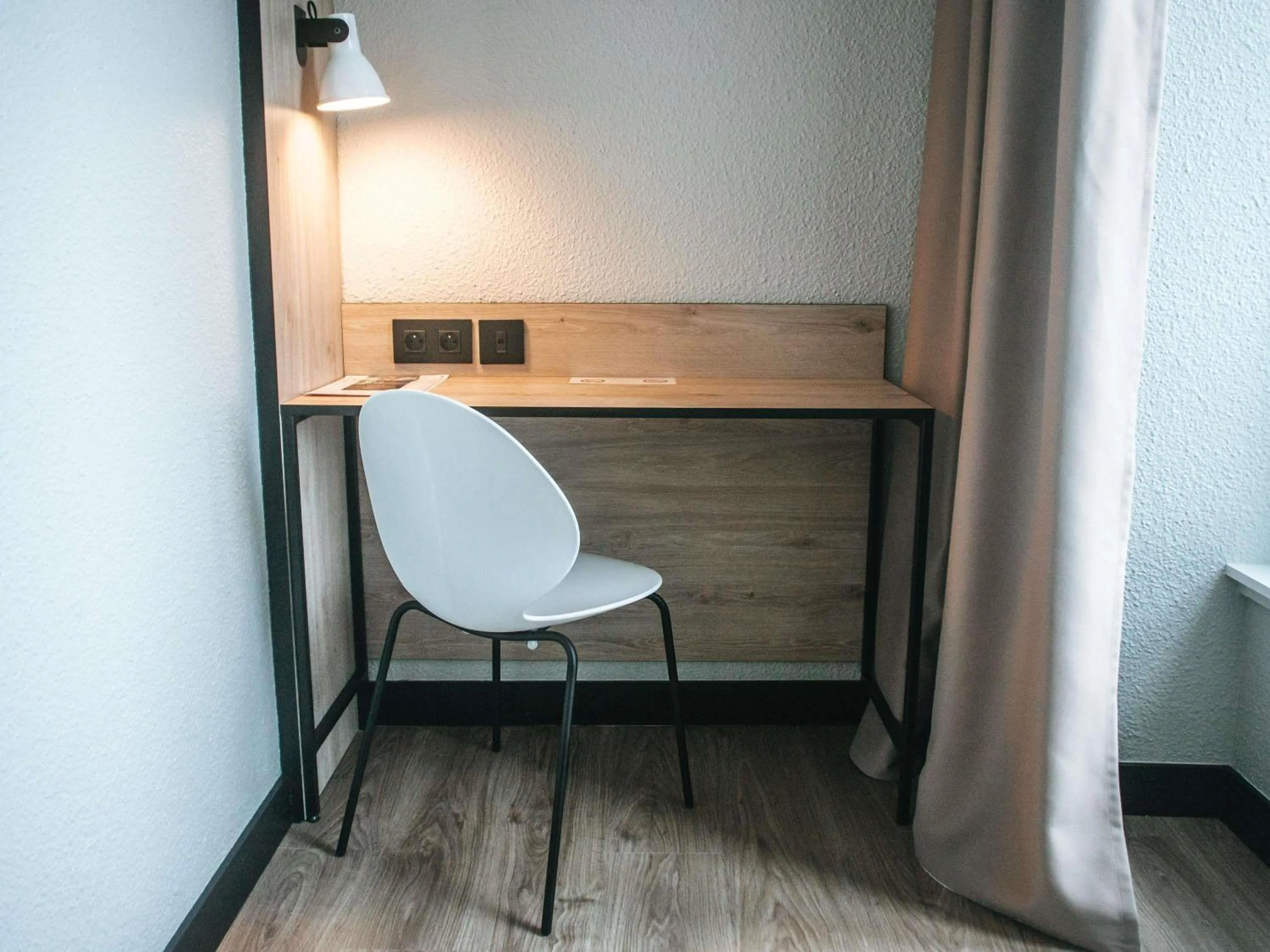 Bedroom in ibis Limoges Centre