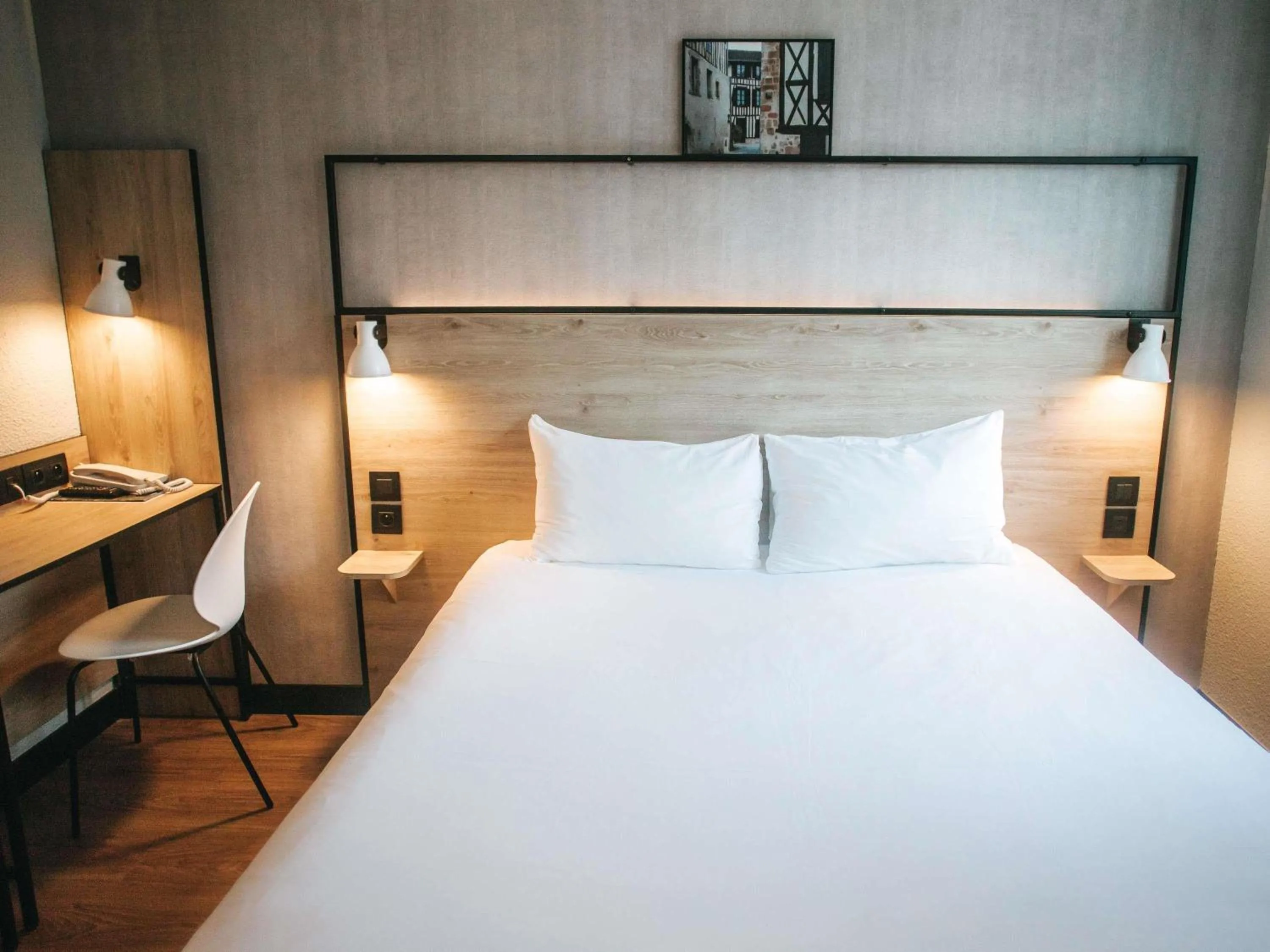 Bedroom, Bed in ibis Limoges Centre