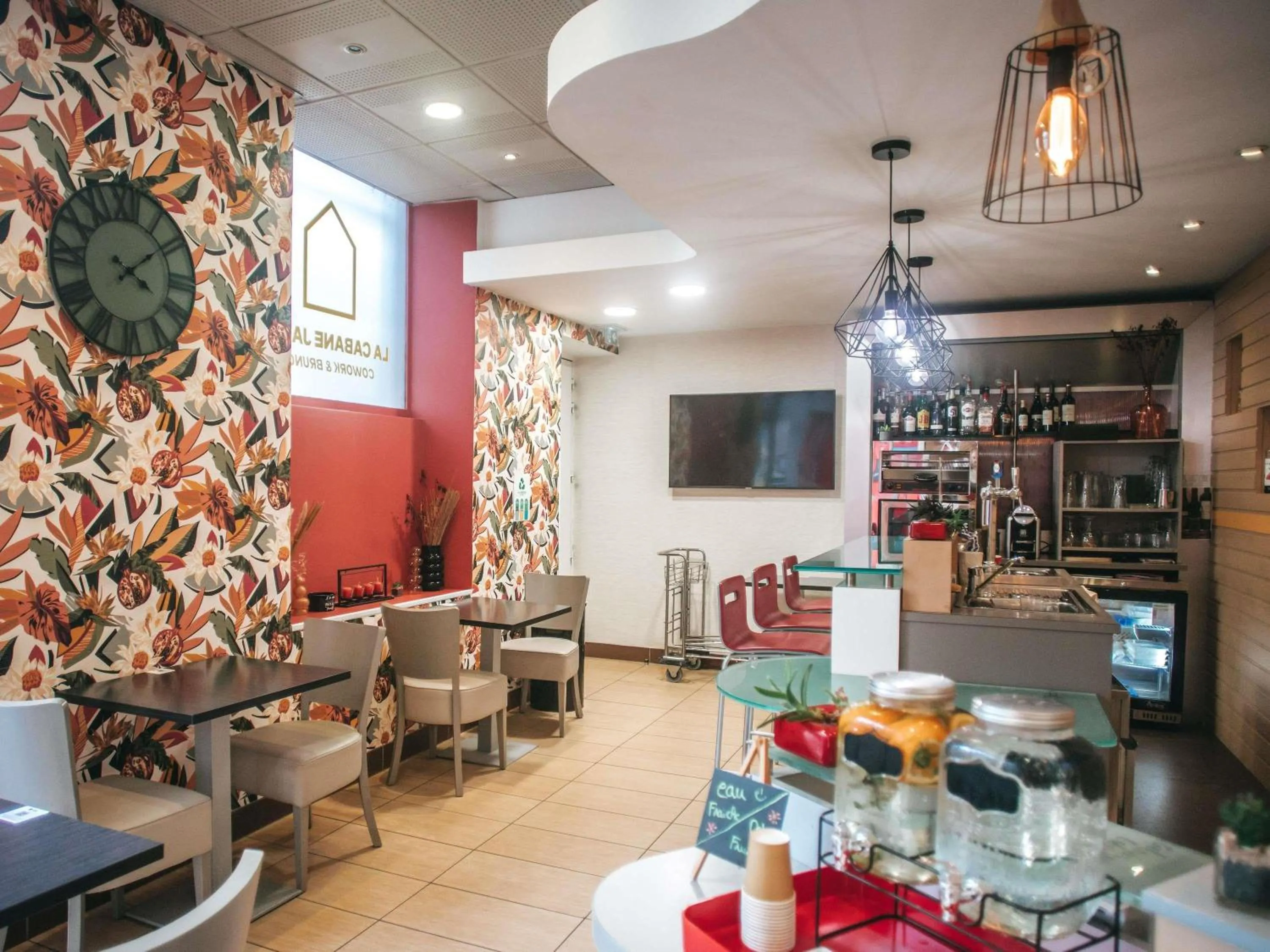 Lounge or bar in ibis Limoges Centre