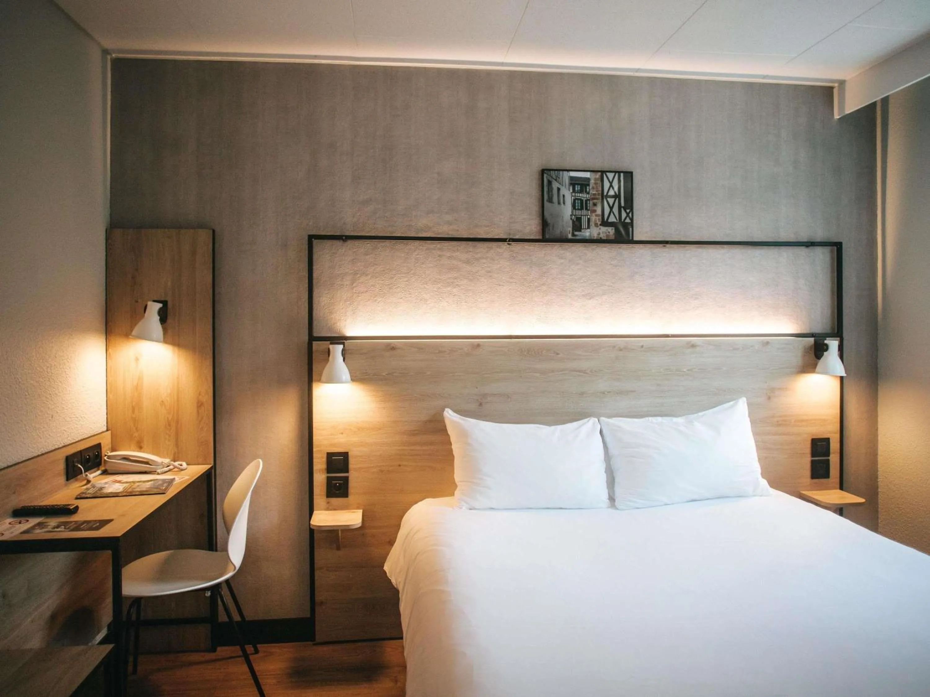 Bedroom, Bed in ibis Limoges Centre