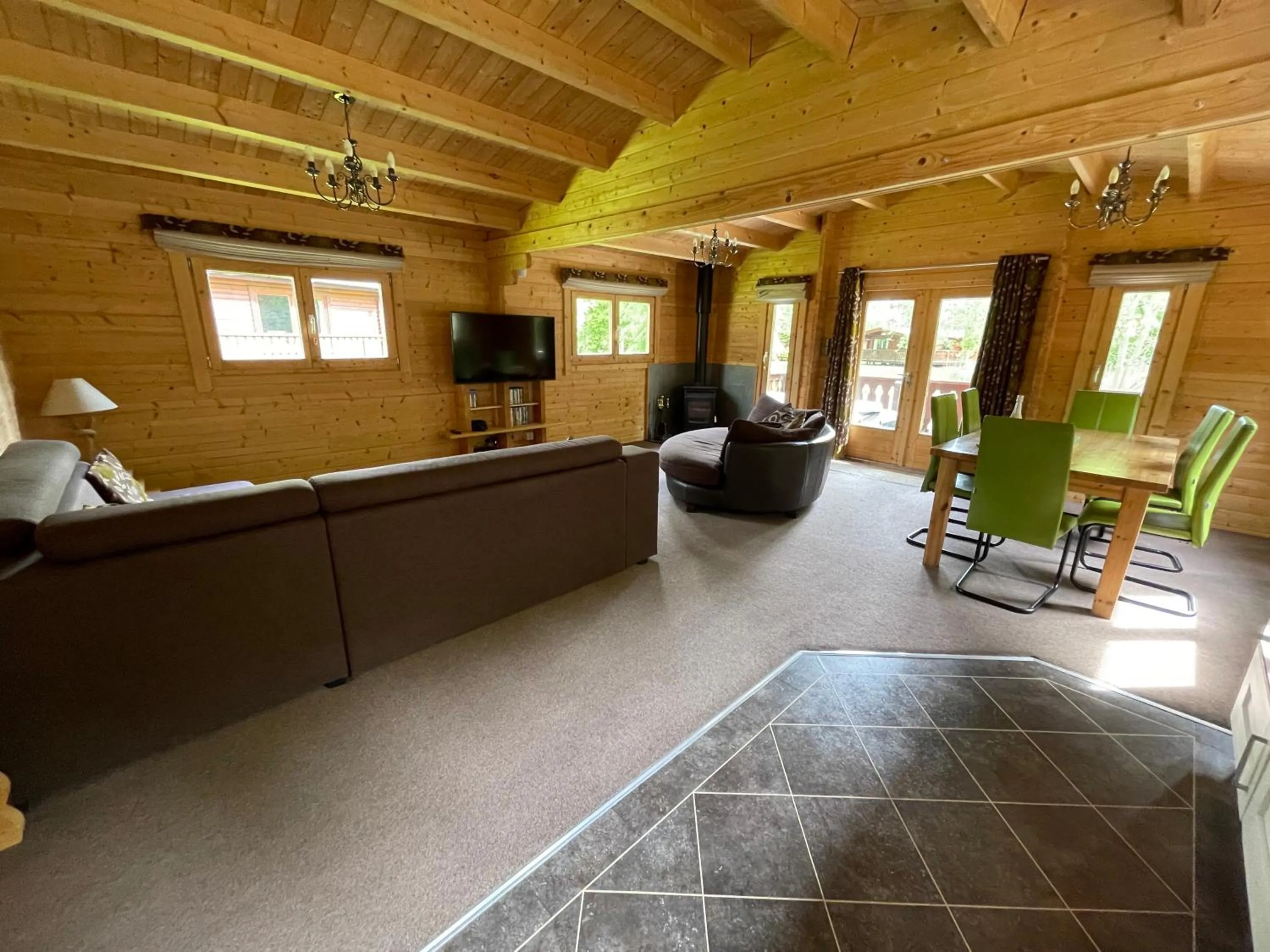 Communal lounge/ TV room in iLodge 73