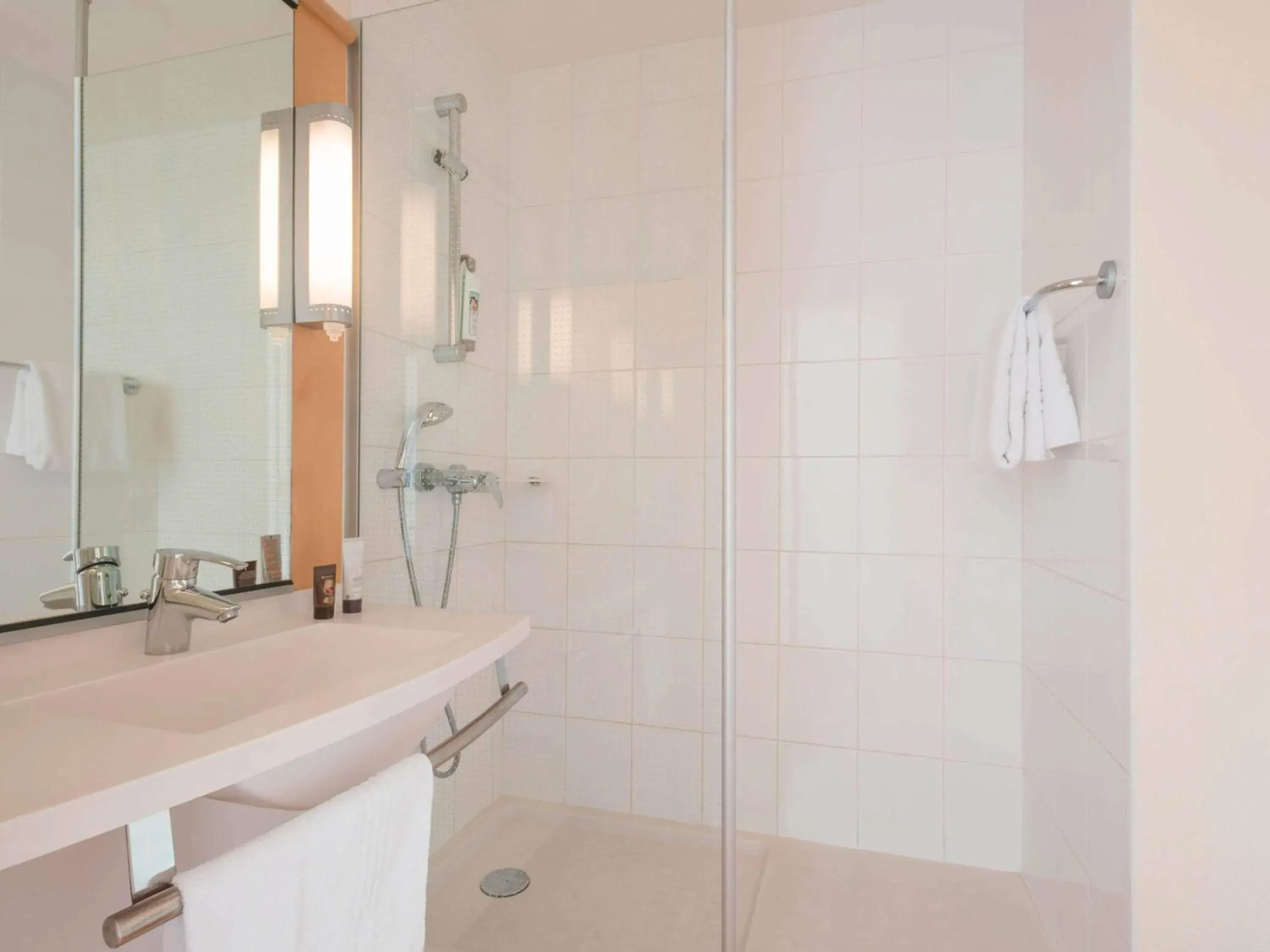 Bedroom in ibis Nantes Centre Gare Sud Bedroom in ibis Nantes Centre Gare Sud