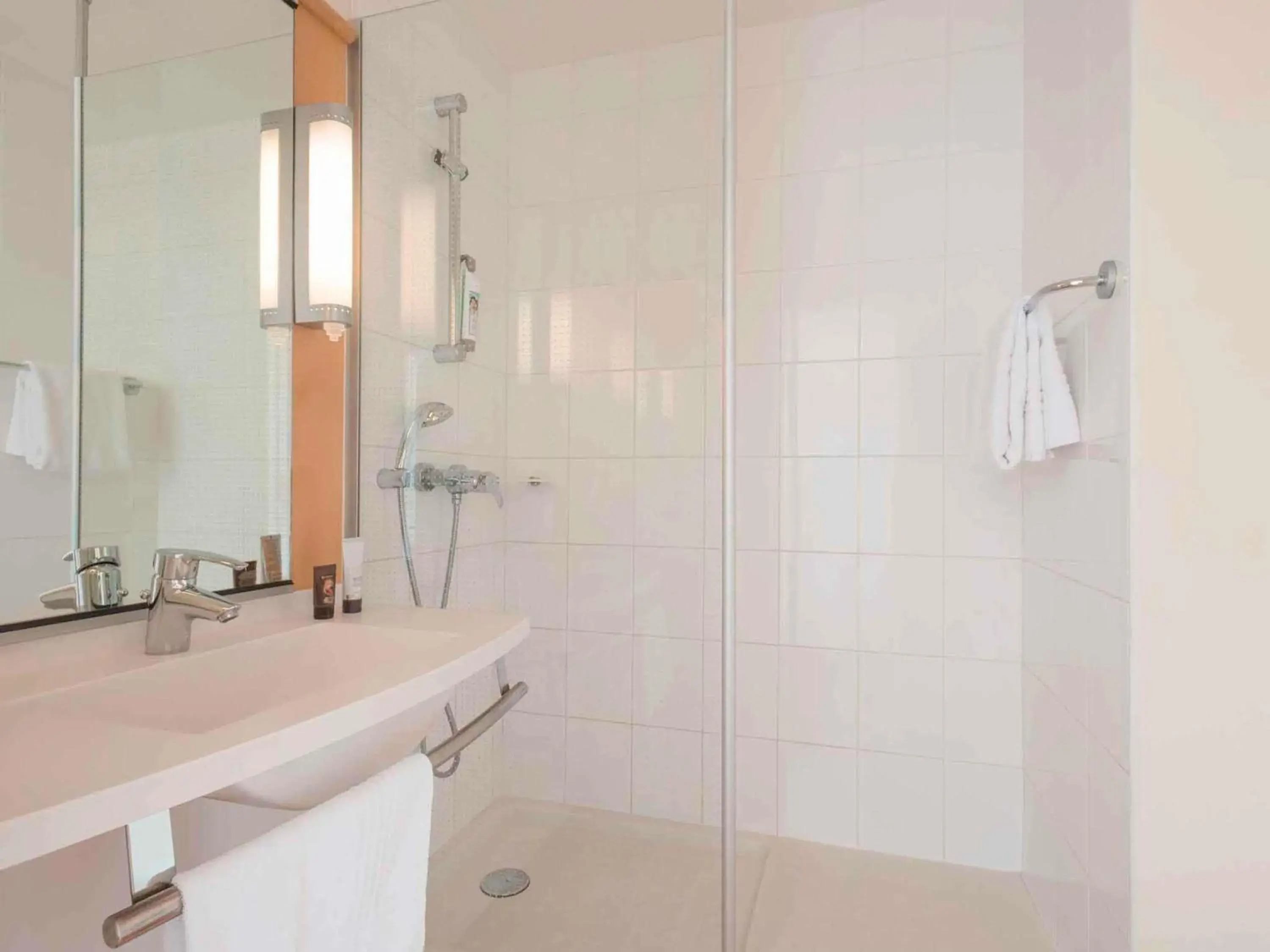 Bedroom in ibis Nantes Centre Gare Sud Bedroom in ibis Nantes Centre Gare Sud