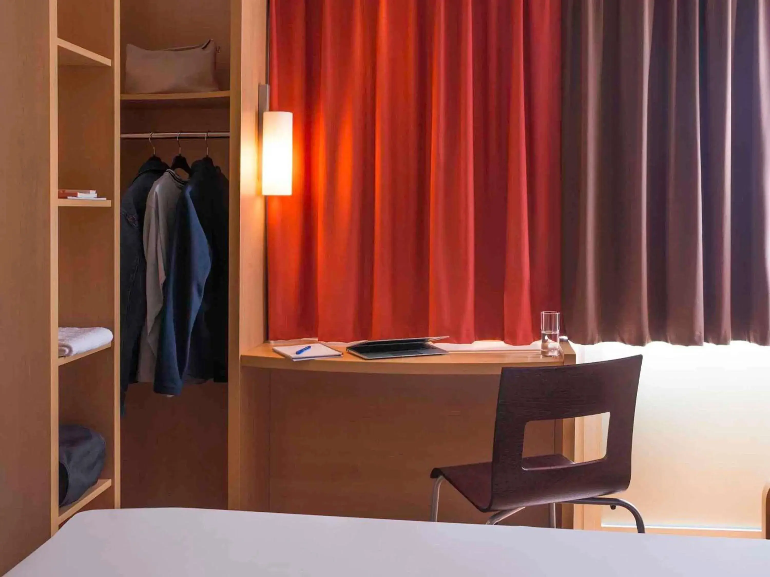 Bedroom, Bed in ibis Nantes Centre Gare Sud Bedroom, Bed in ibis Nantes Centre Gare Sud