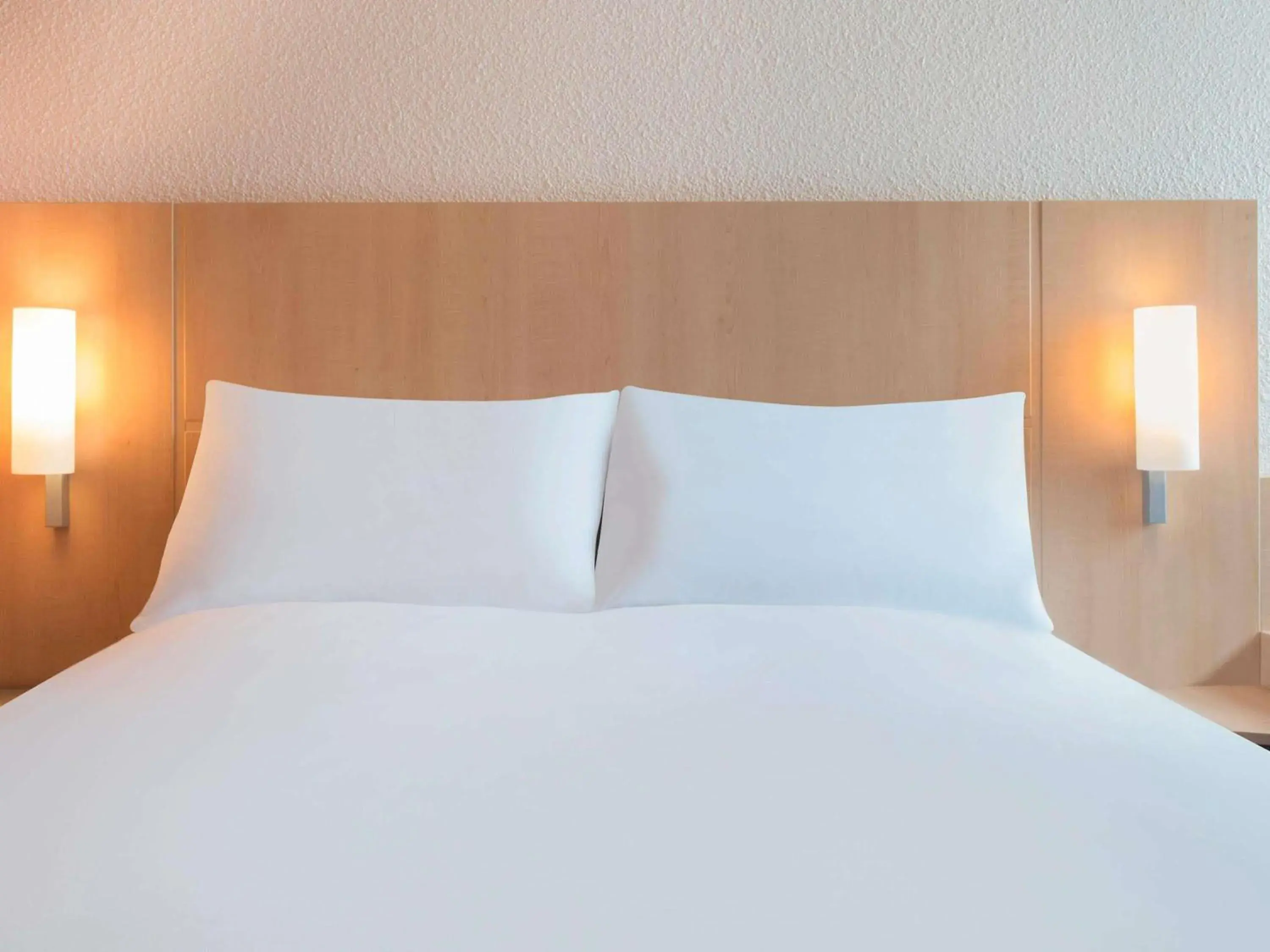 Bedroom, Bed in ibis Nantes Centre Gare Sud Bedroom, Bed in ibis Nantes Centre Gare Sud