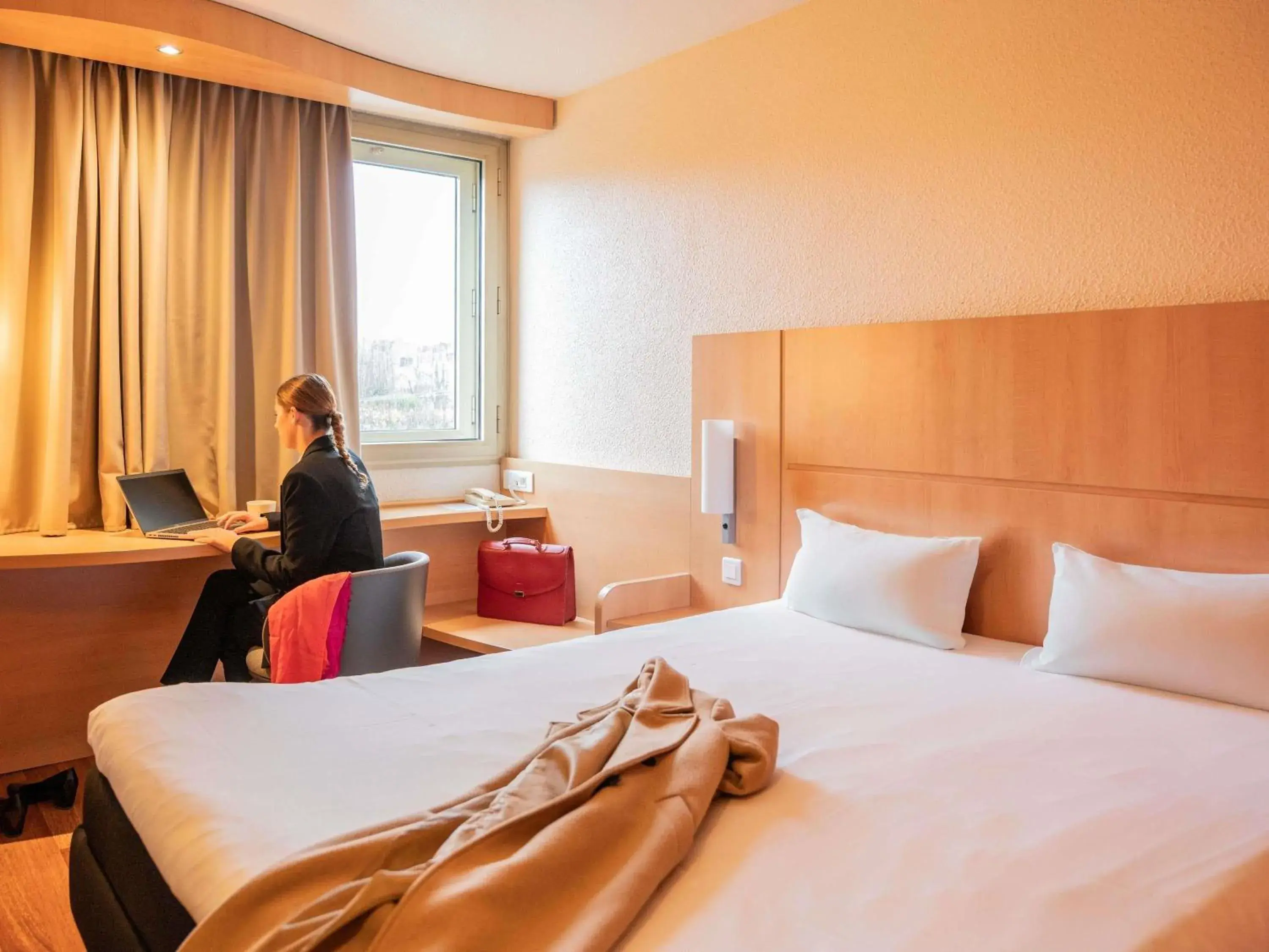 Bedroom, Bed in ibis Nantes Centre Gare Sud Bedroom, Bed in ibis Nantes Centre Gare Sud