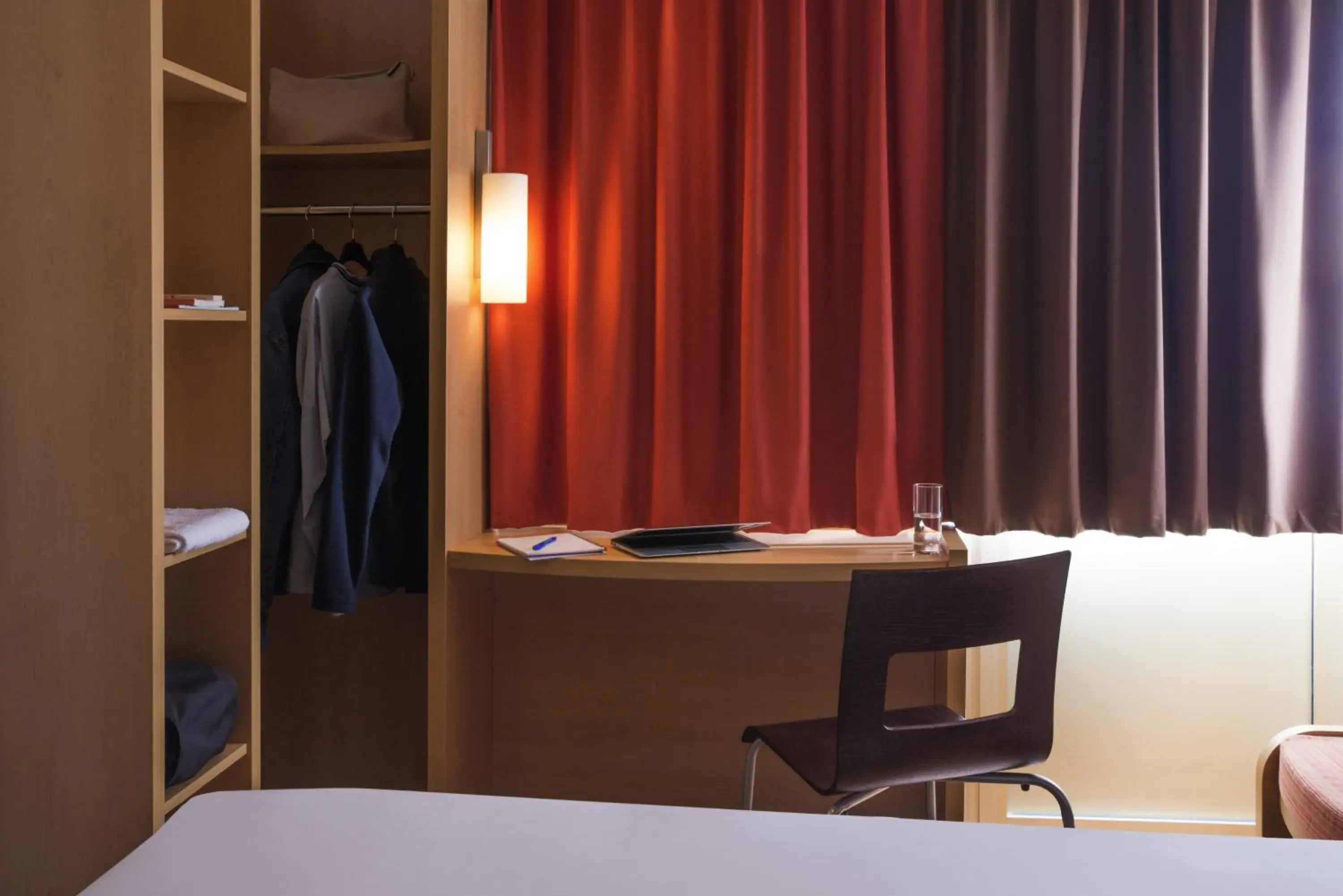 Seating area, Bed in ibis Nantes Centre Gare Sud Seating area, Bed in ibis Nantes Centre Gare Sud