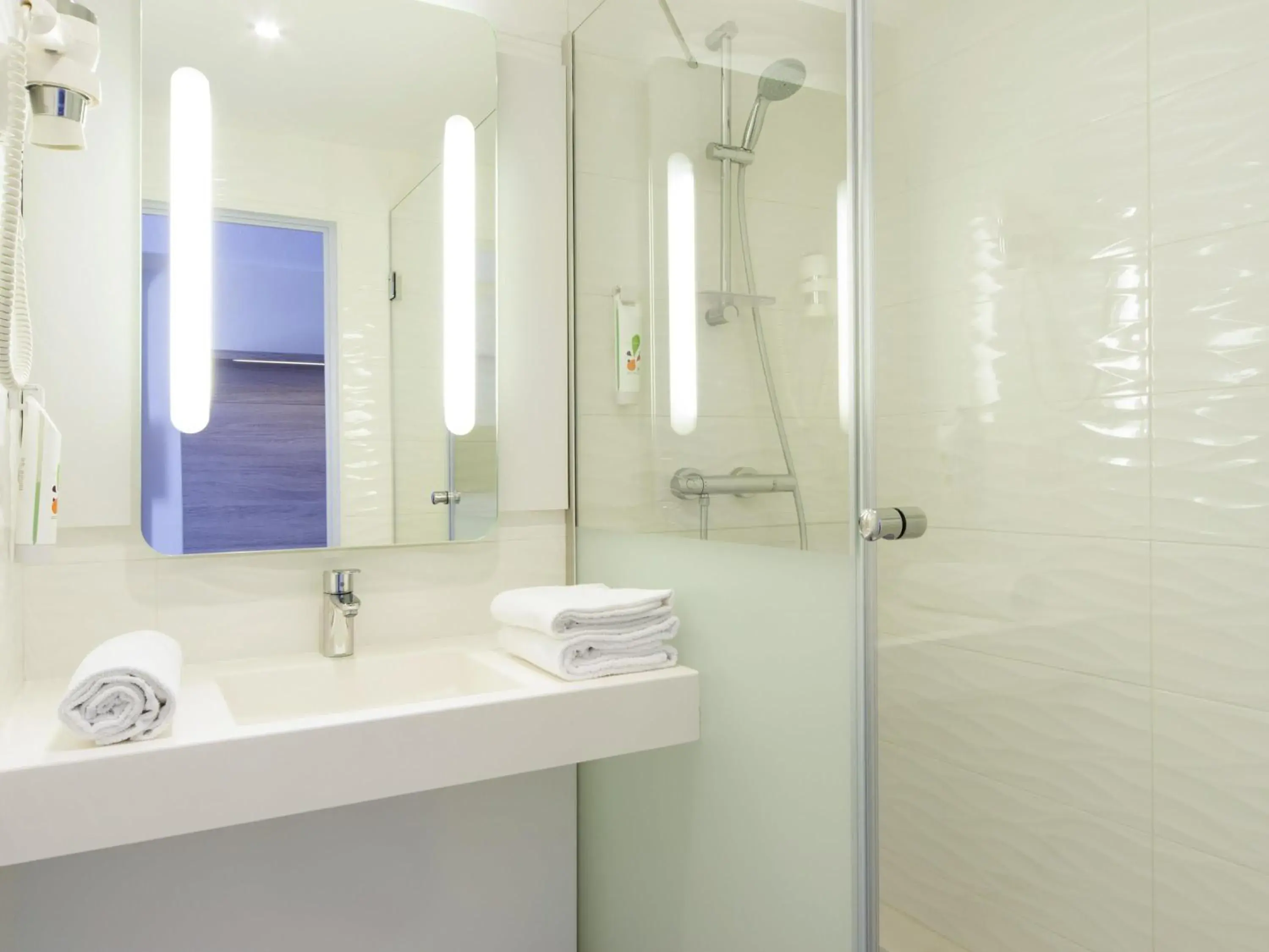 Bedroom in ibis Styles La Rochelle Centre Vieux Port Bedroom in ibis Styles La Rochelle Centre Vieux Port