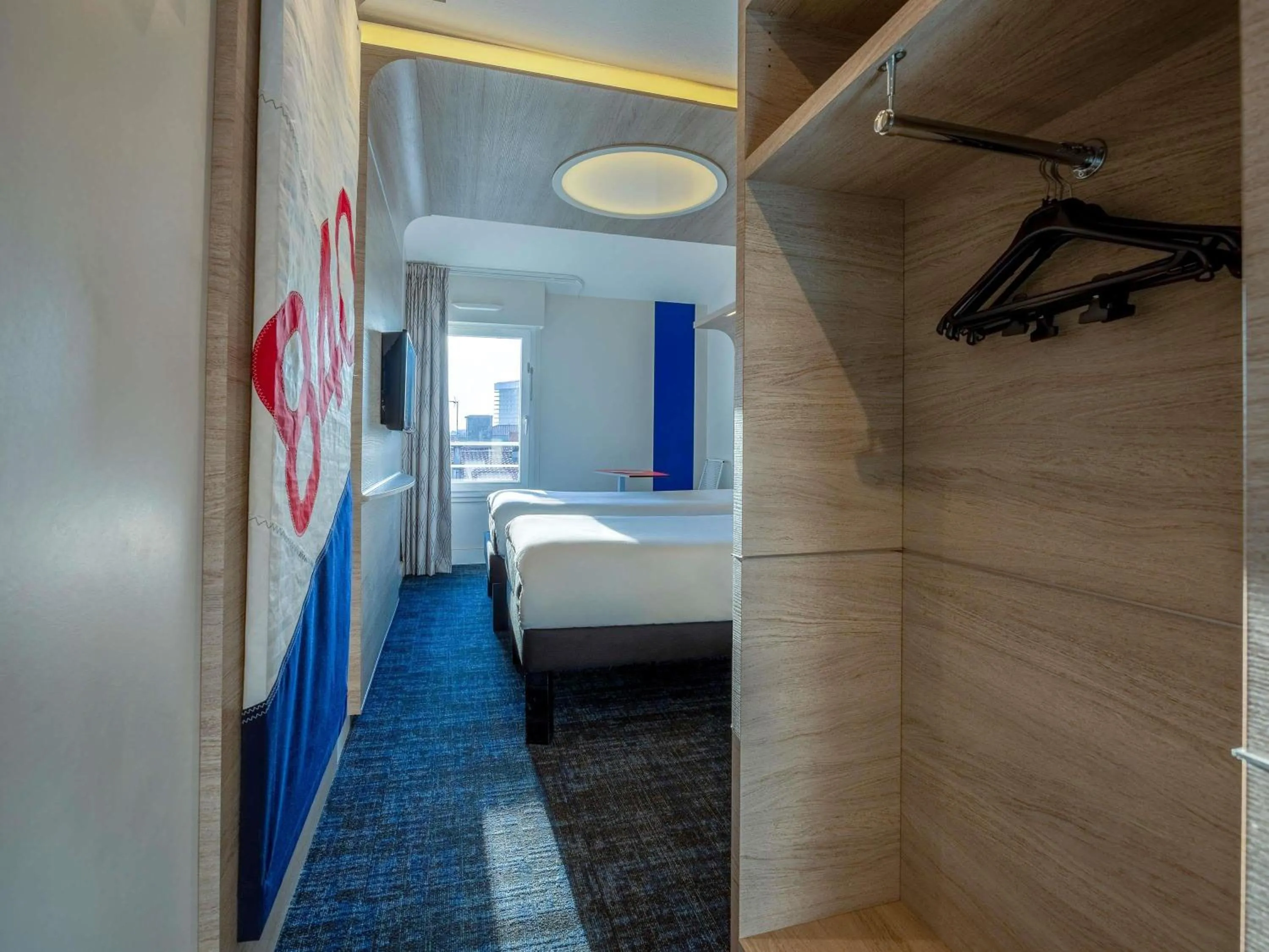 Bedroom, Bed in ibis Styles La Rochelle Centre Vieux Port