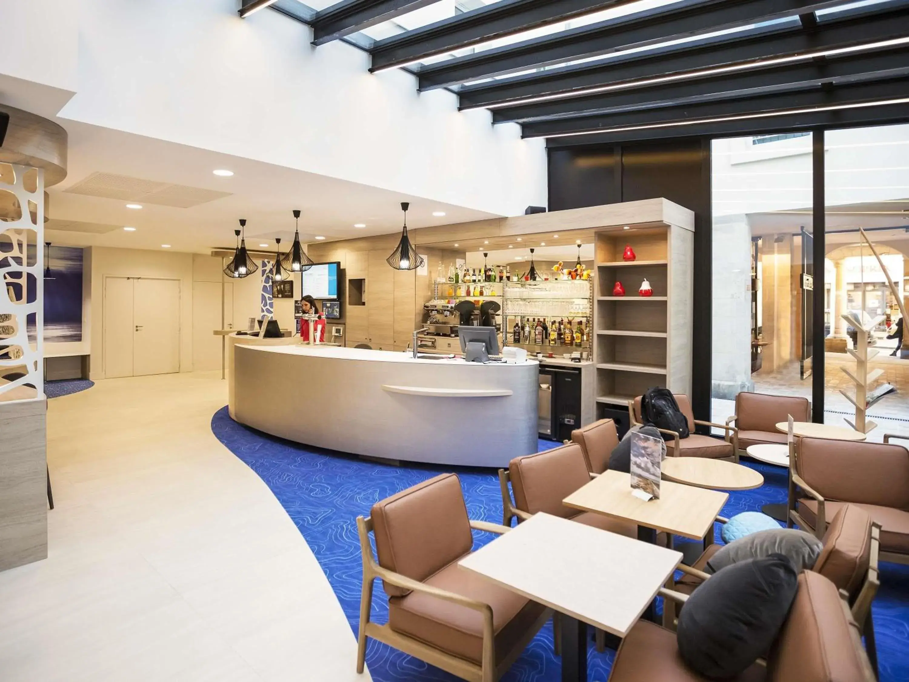 Lounge or bar in ibis Styles La Rochelle Centre Vieux Port Lounge or bar in ibis Styles La Rochelle Centre Vieux Port