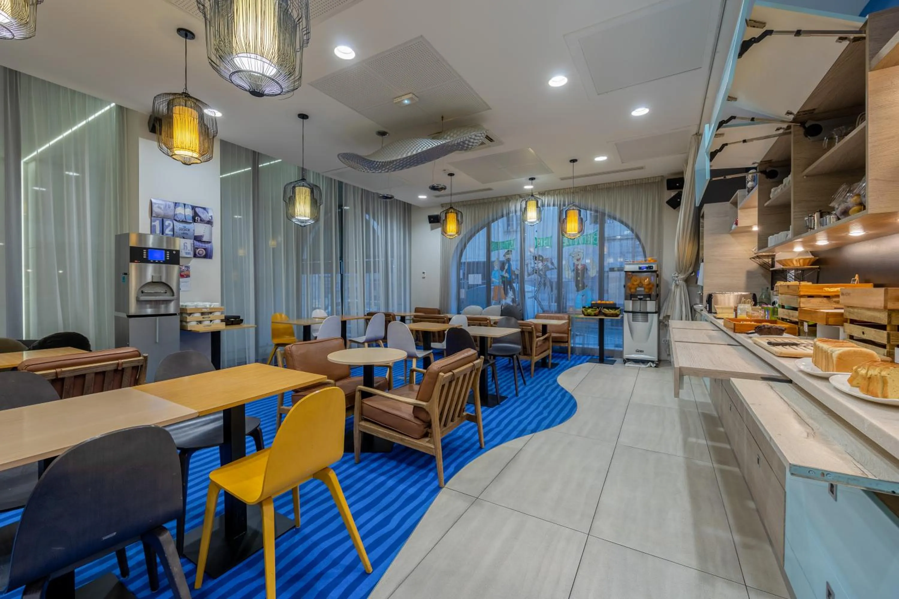 Restaurant/places to eat in ibis Styles La Rochelle Centre Vieux Port