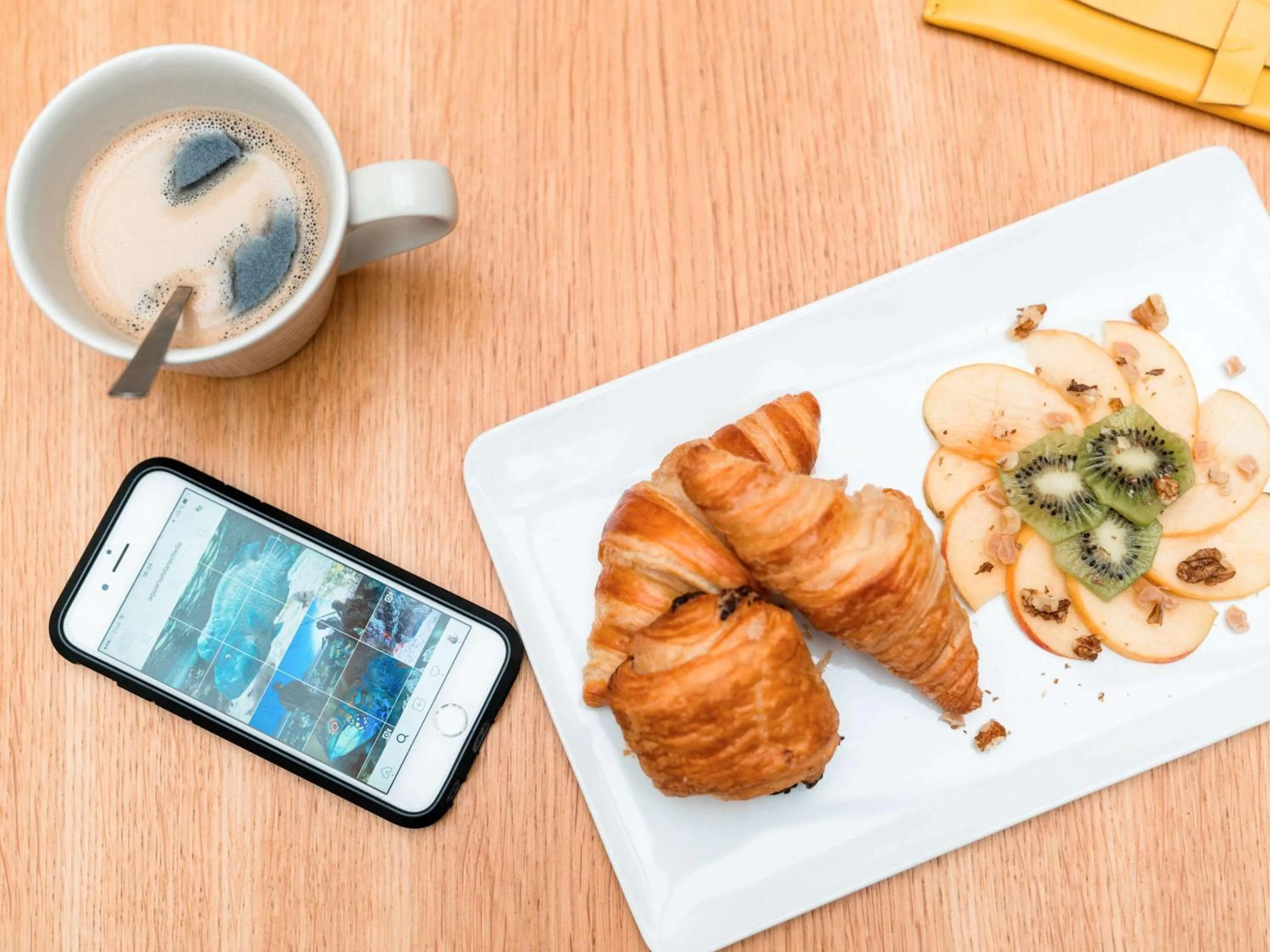 Restaurant/places to eat in ibis Styles La Rochelle Centre Vieux Port